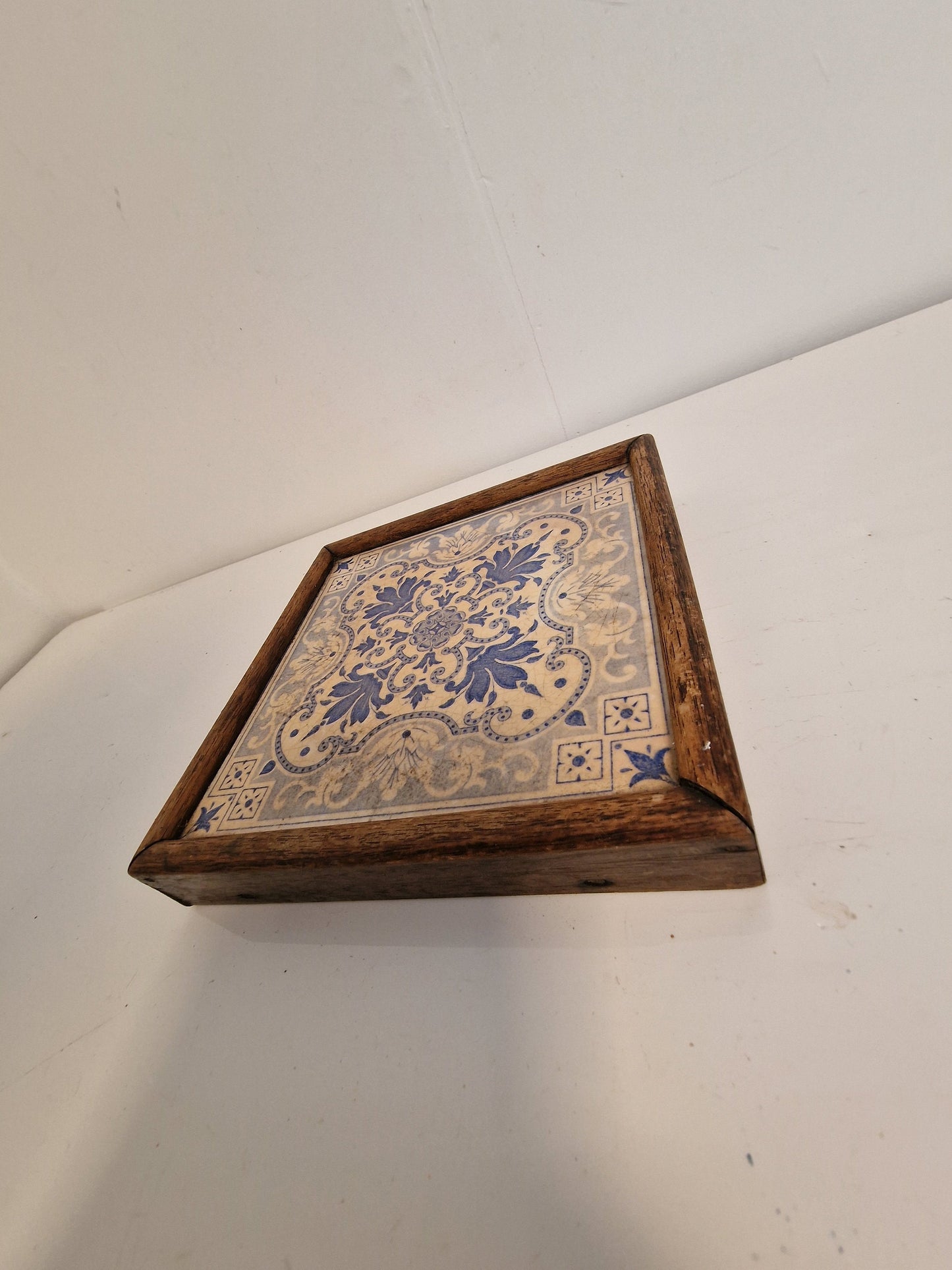 Art Nouveau Ceramic Tile Coaster in Wood Frame, UK Arts Crafts, ca 1900