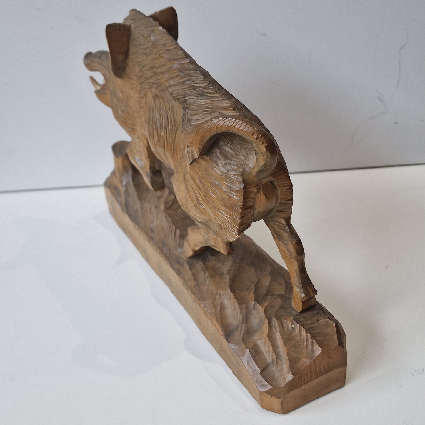 schwarzwald blackforrest handcarved large boar wildzwijn zwarte woud handcarving hunter figure