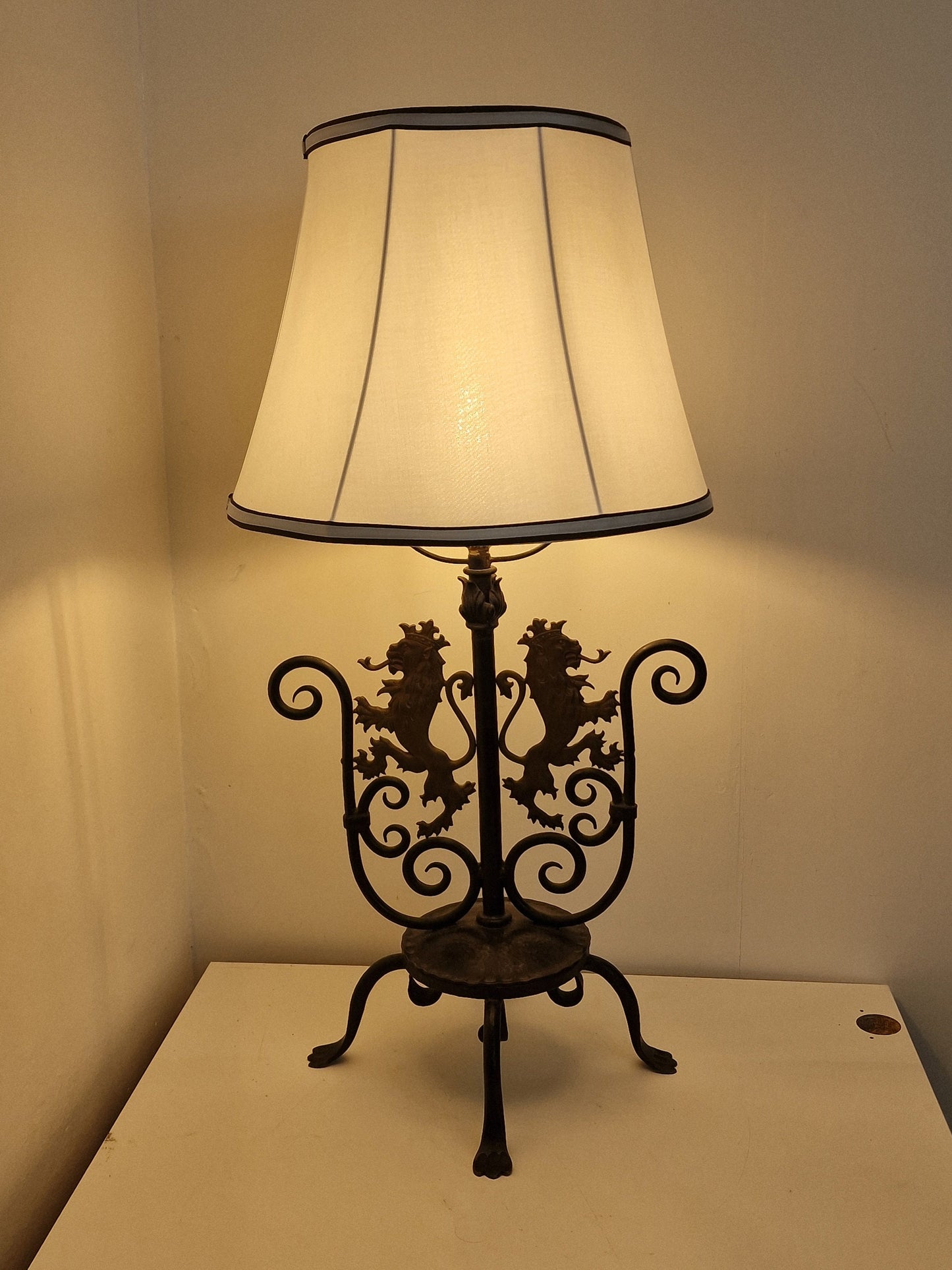 Antique Brussels Coat of Arms Table Lamp, Belgian Lion, Estate Herenhuis, ca 1900