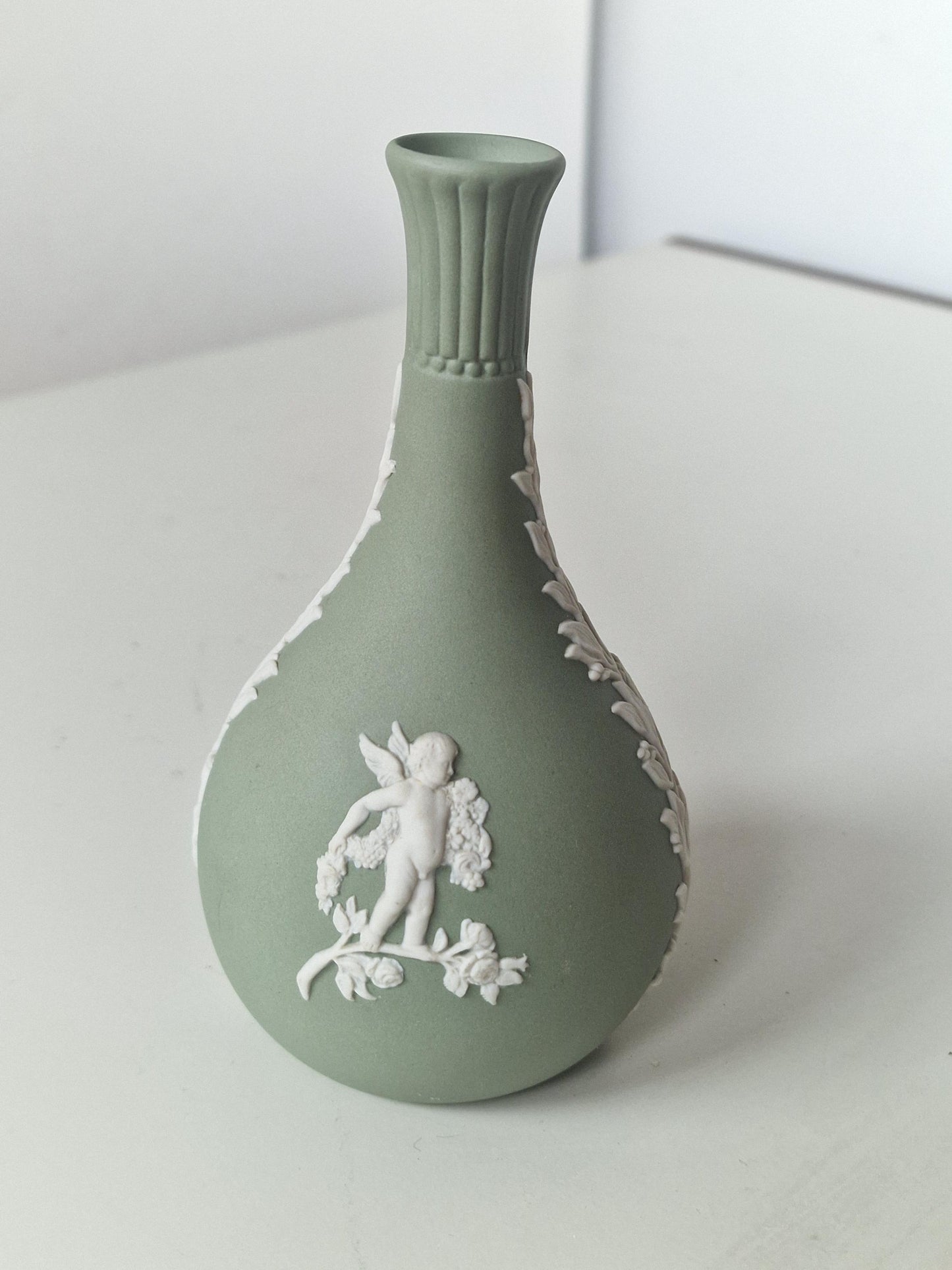 mooie Wedgwood of Etrurian & Barlaston steelvaas Jasper ware, green vase