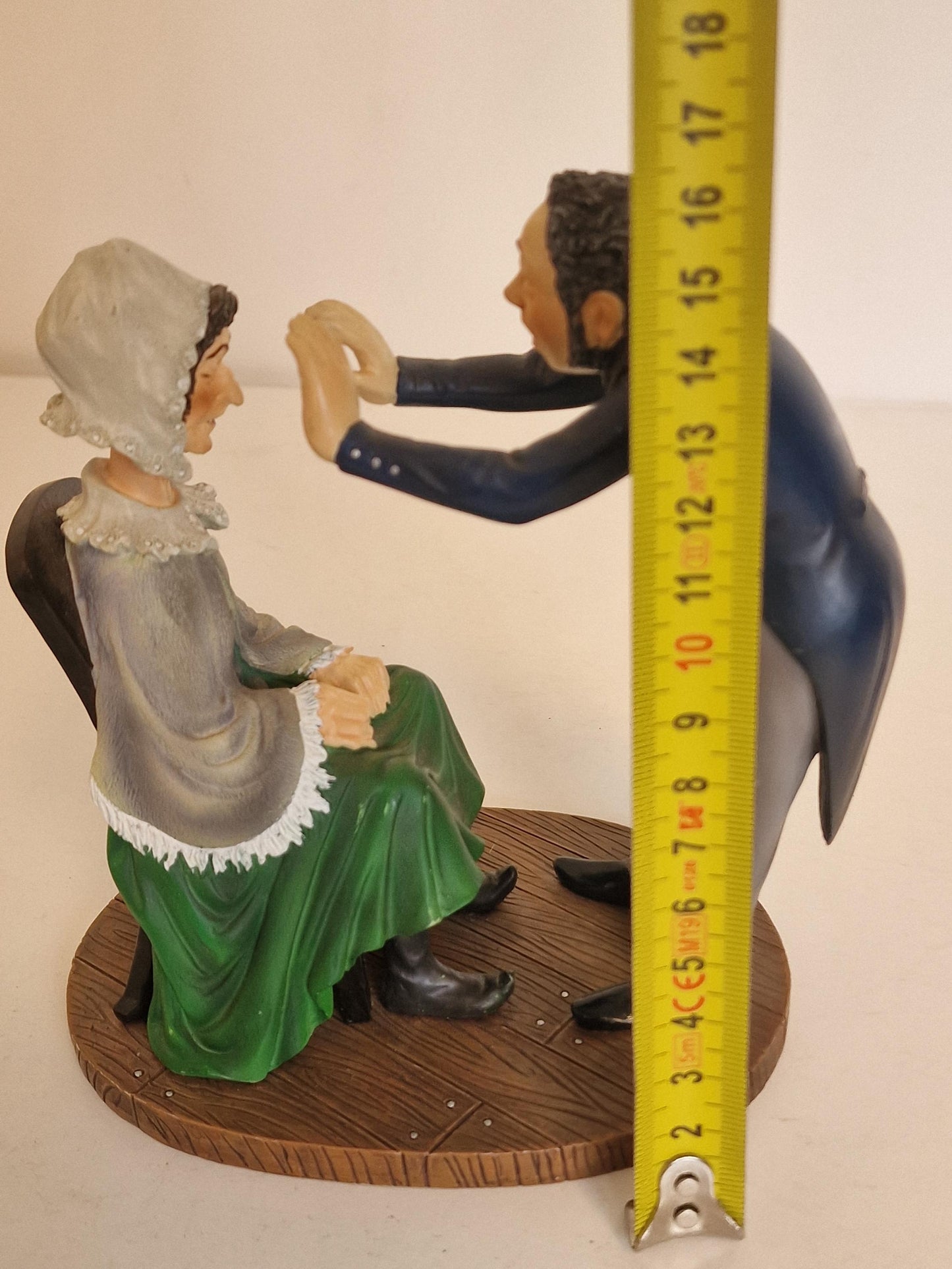 Honoré Daumier – hypnotiseur, mouseion museum figure, polystone, surrealism, limited edition retired collectable parastone figurine