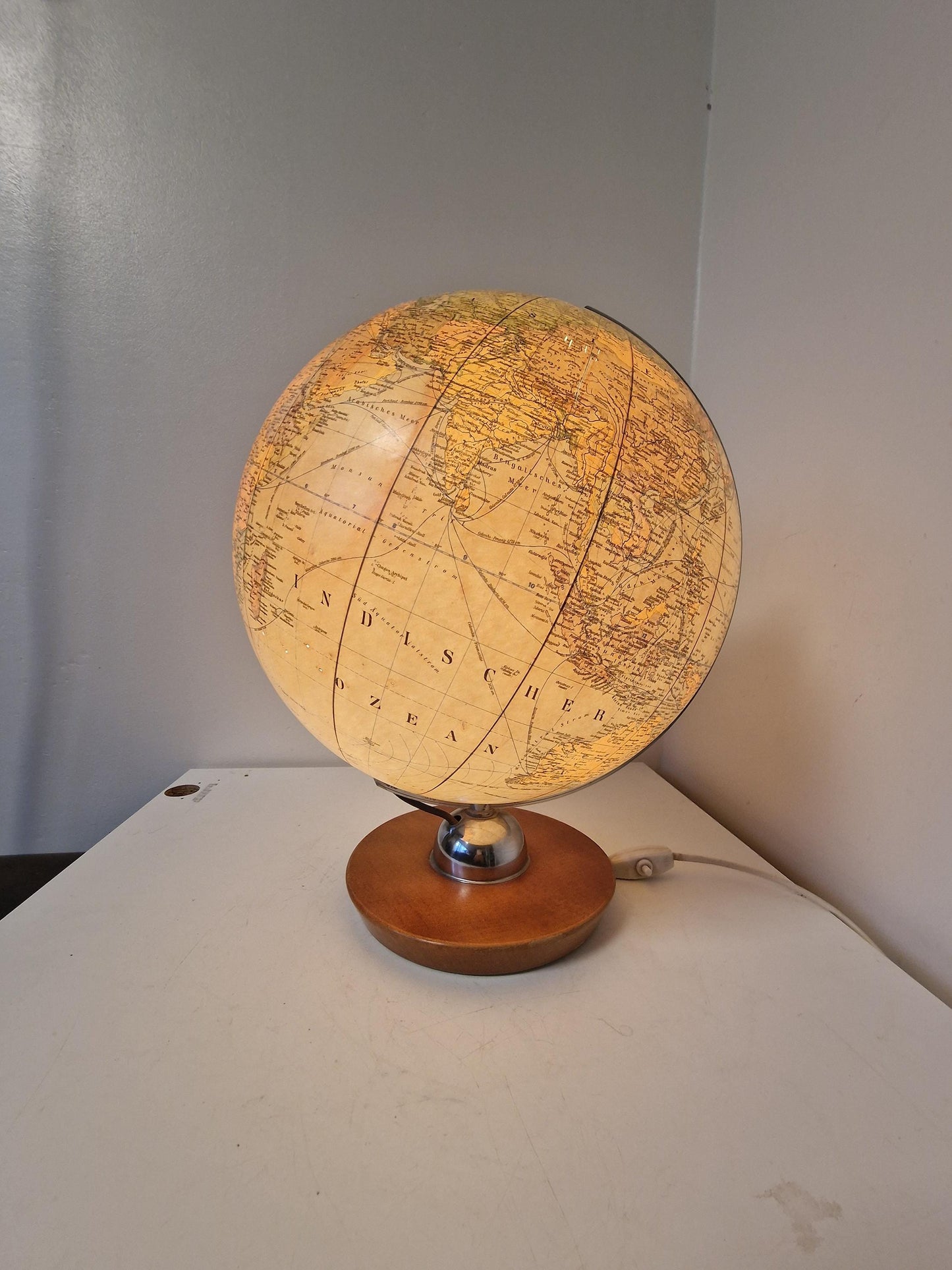 Vintage XL Light Up Glass Globe – JRO verlag Munchen, Germany
