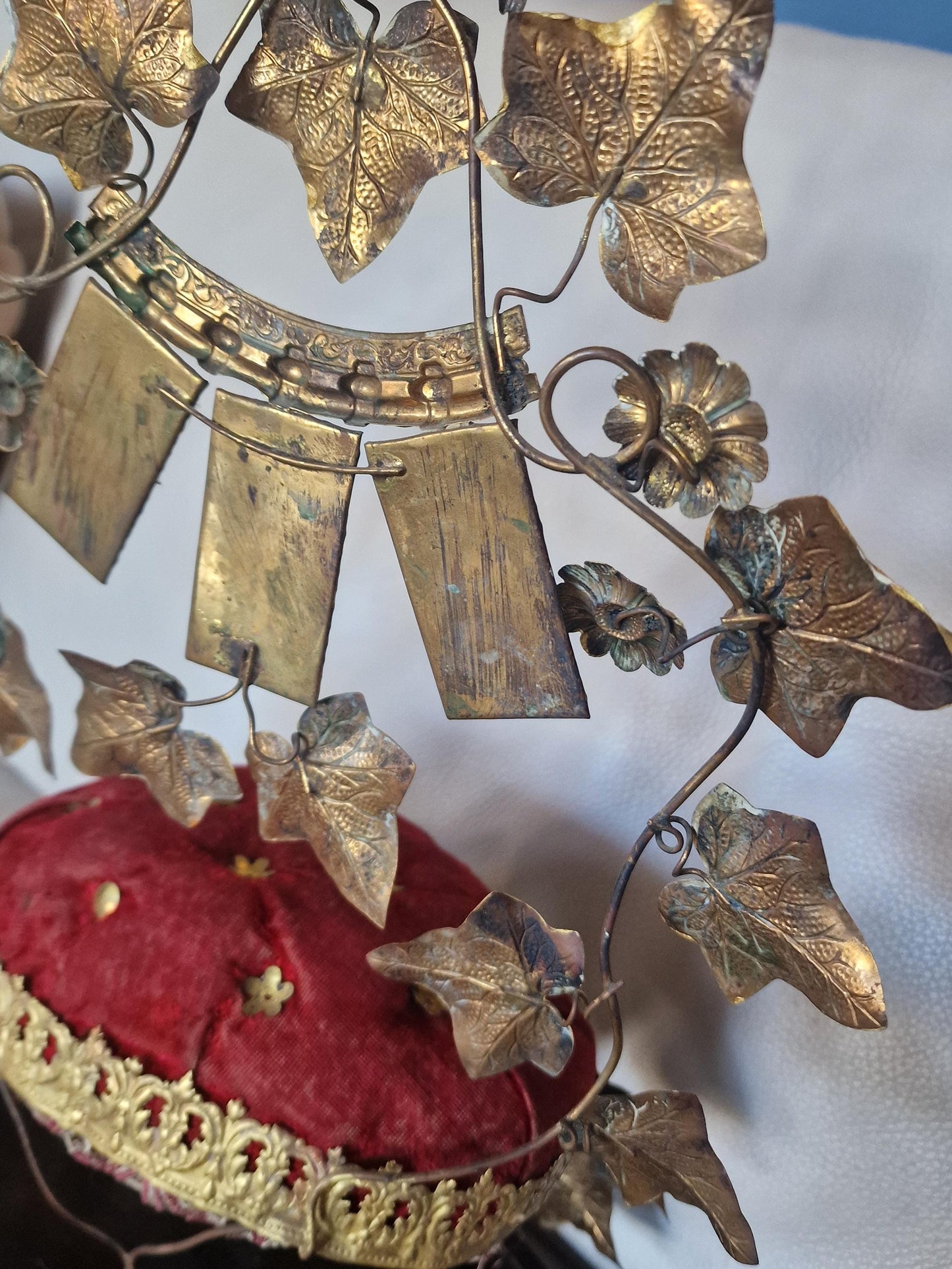 19th Century French Bridal Chair Ring Holder, Napoleon III Gilded Ivy Detail
