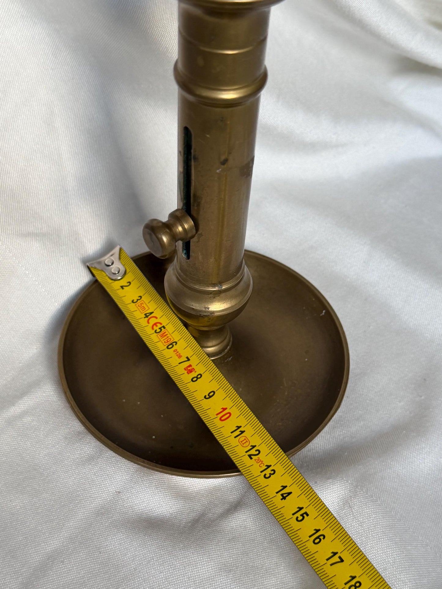 Antique brass Candle Holder, Brass Push Up Candlestick Circa 1900, schuifkandelaar.