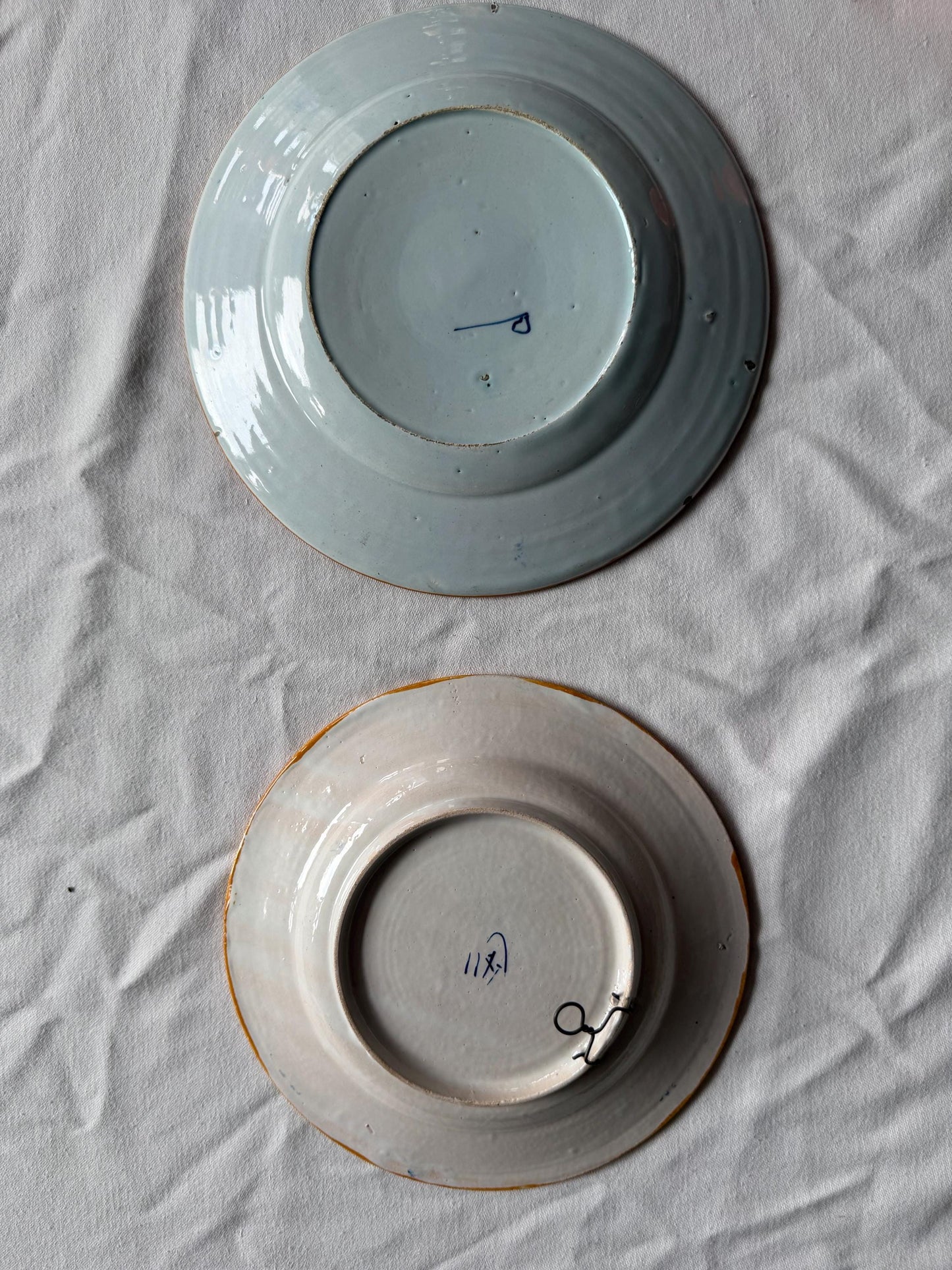 Antique Delft blue Plates, dutch pottery ‘de porceleyne bijl’, Handpainted Decor, 18th Century (Set of 2) wallplates chinoiserie peacock
