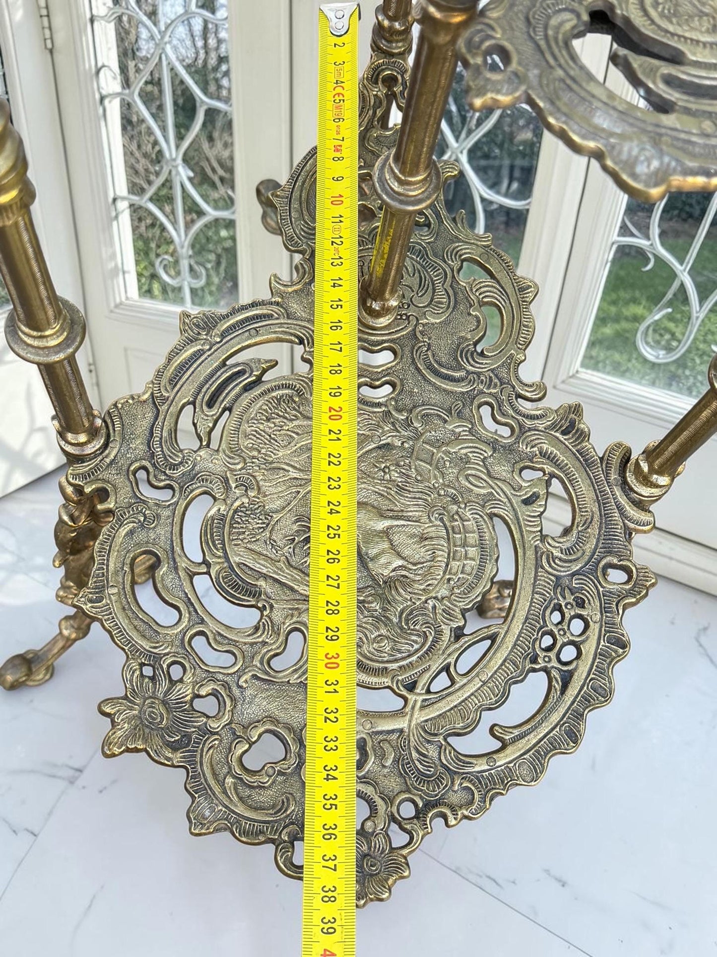 Sidetable, Italian Art Nouveau ornate Brass Plant table Stand / Gueridon gold