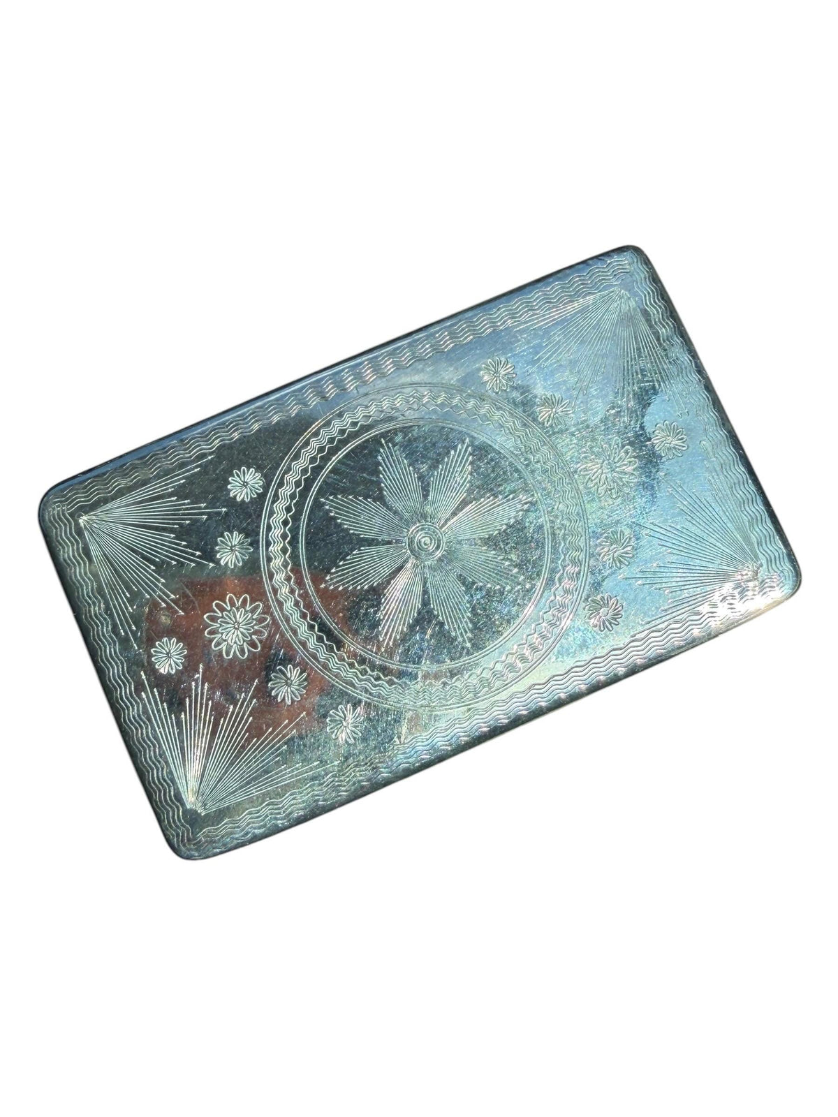 Rectangular silver snuff box with engraved guilloché motifs and reeded borders, 1852 , 1,6 x 6,7 x 4 cm, signs of wear, 34 grams antique
