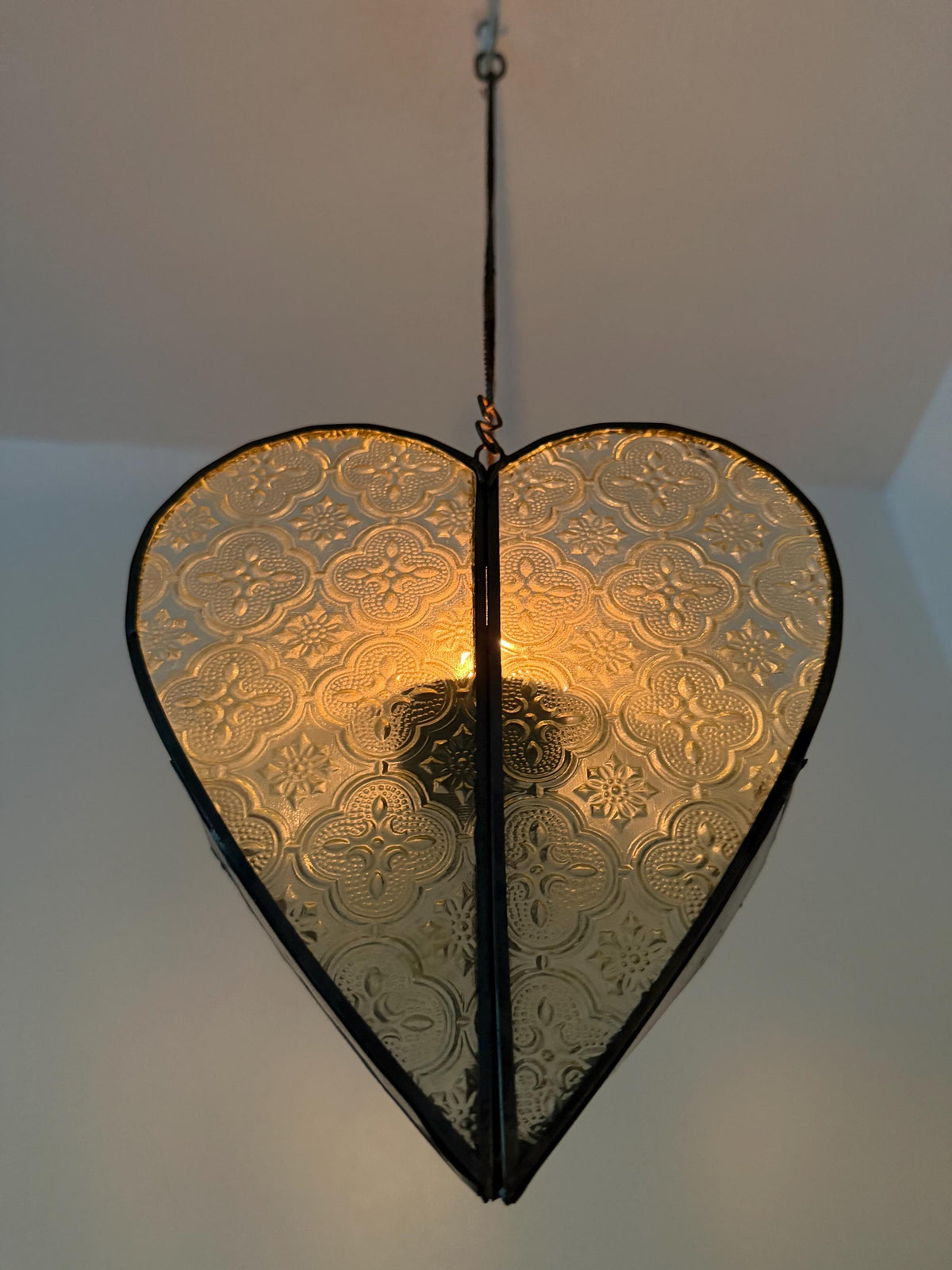Heart Shaped oriental Hanging Candle Lantern Pressed Glass Metal Romantic Pendant Candle Holder