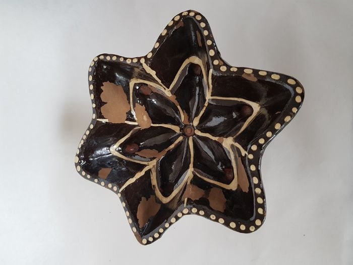 Antique Slibaardewerk Pottery Basket, 18th Century European Dish (30x30x7 cm)
