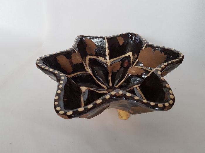 Antique Slibaardewerk Pottery Basket, 18th Century European Dish (30x30x7 cm)