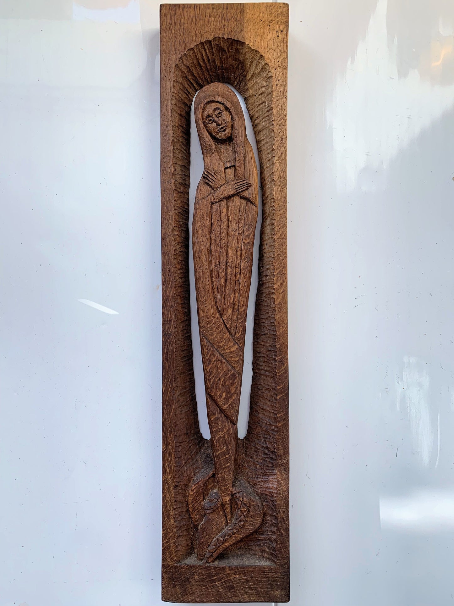madonna art deco handcarved 70 cm grote Art Deco houtsnijwerk Madonna met slang bij voeten Genesis, holland
