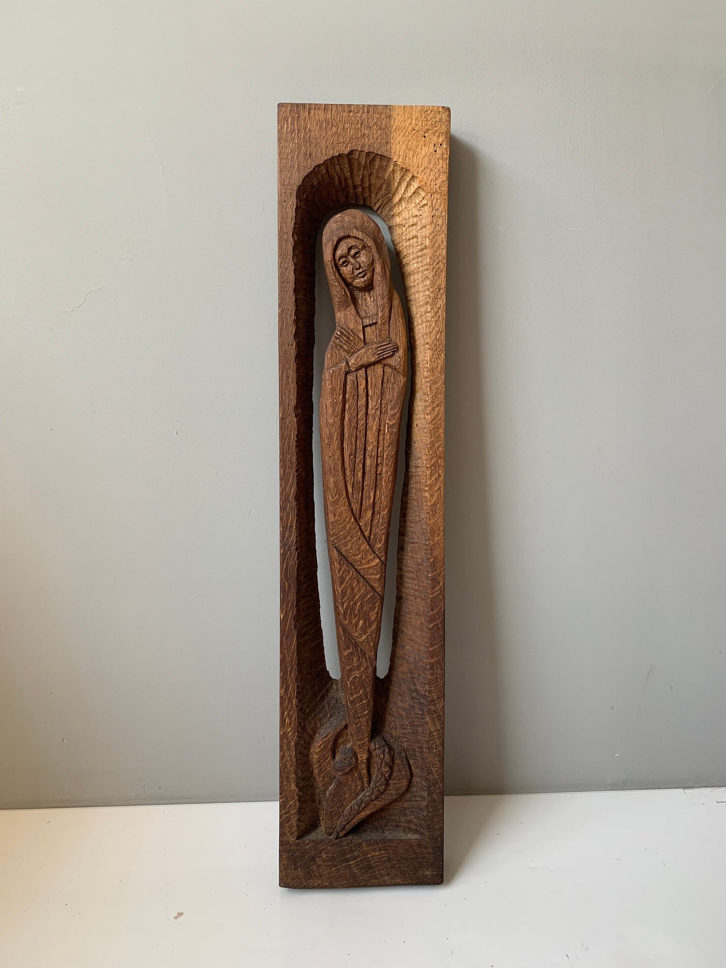 madonna art deco handcarved 70 cm grote Art Deco houtsnijwerk Madonna met slang bij voeten Genesis, holland