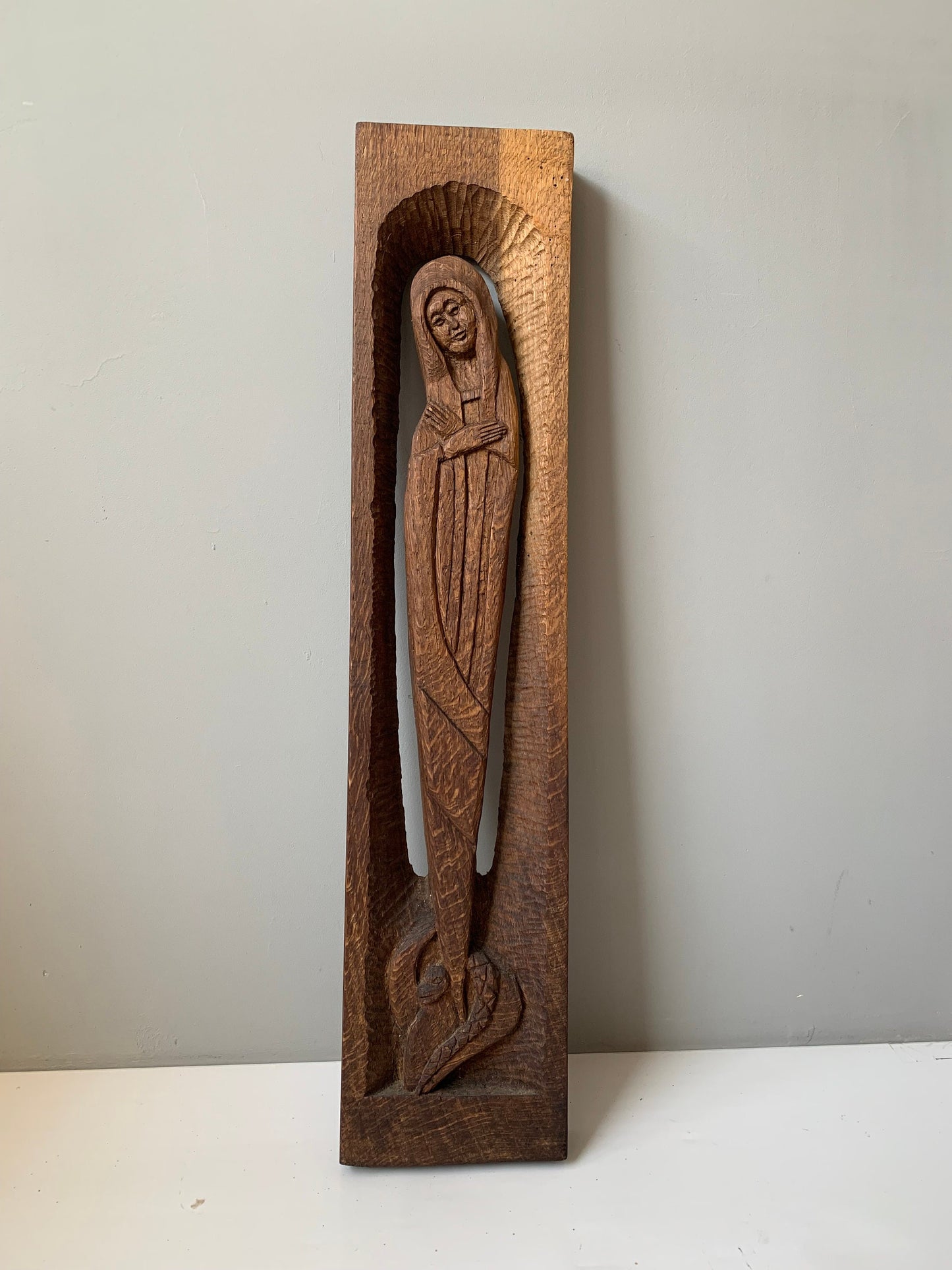 madonna art deco handcarved 70 cm grote Art Deco houtsnijwerk Madonna met slang bij voeten Genesis, holland