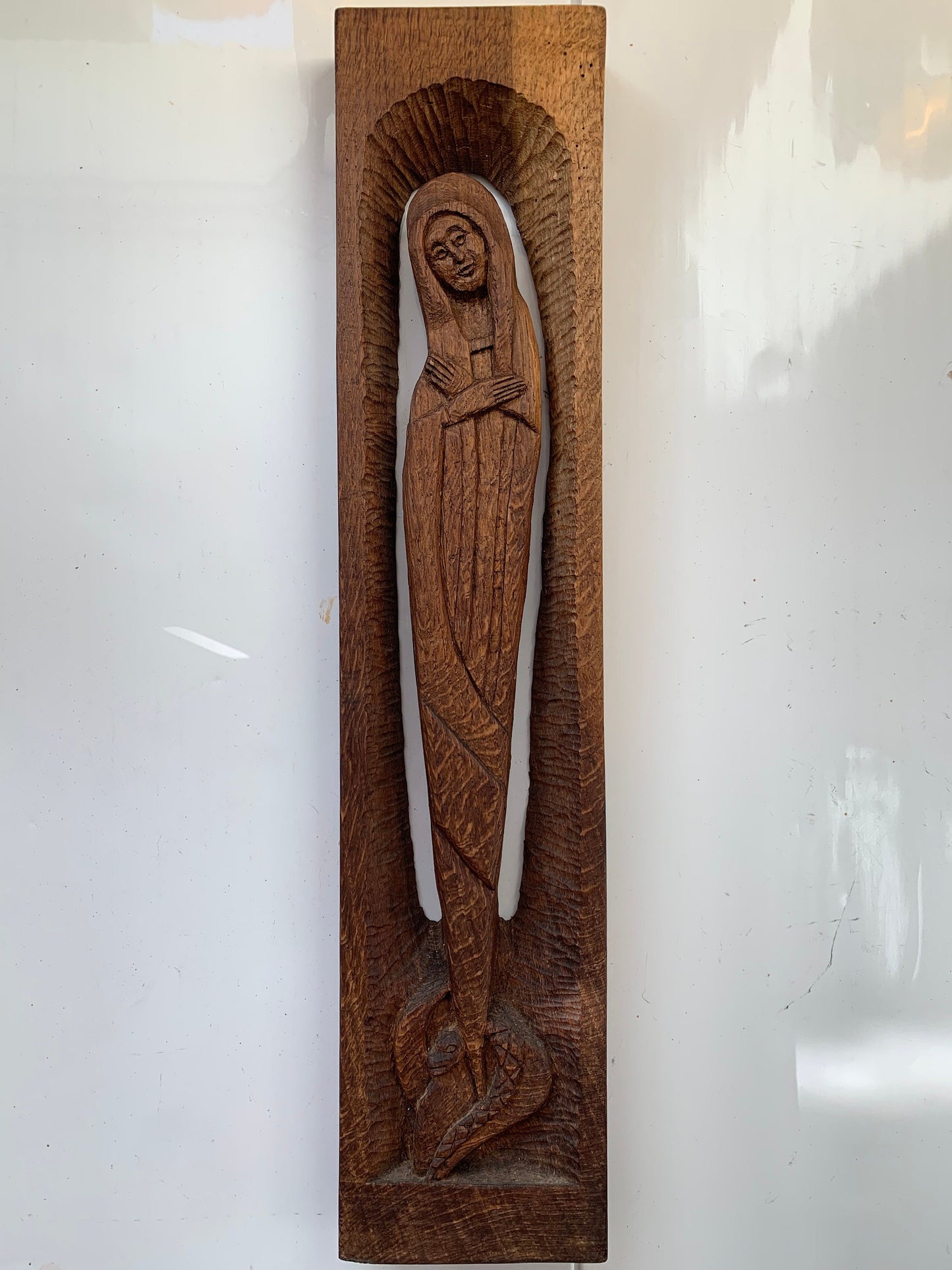 madonna art deco handcarved 70 cm grote Art Deco houtsnijwerk Madonna met slang bij voeten Genesis, holland