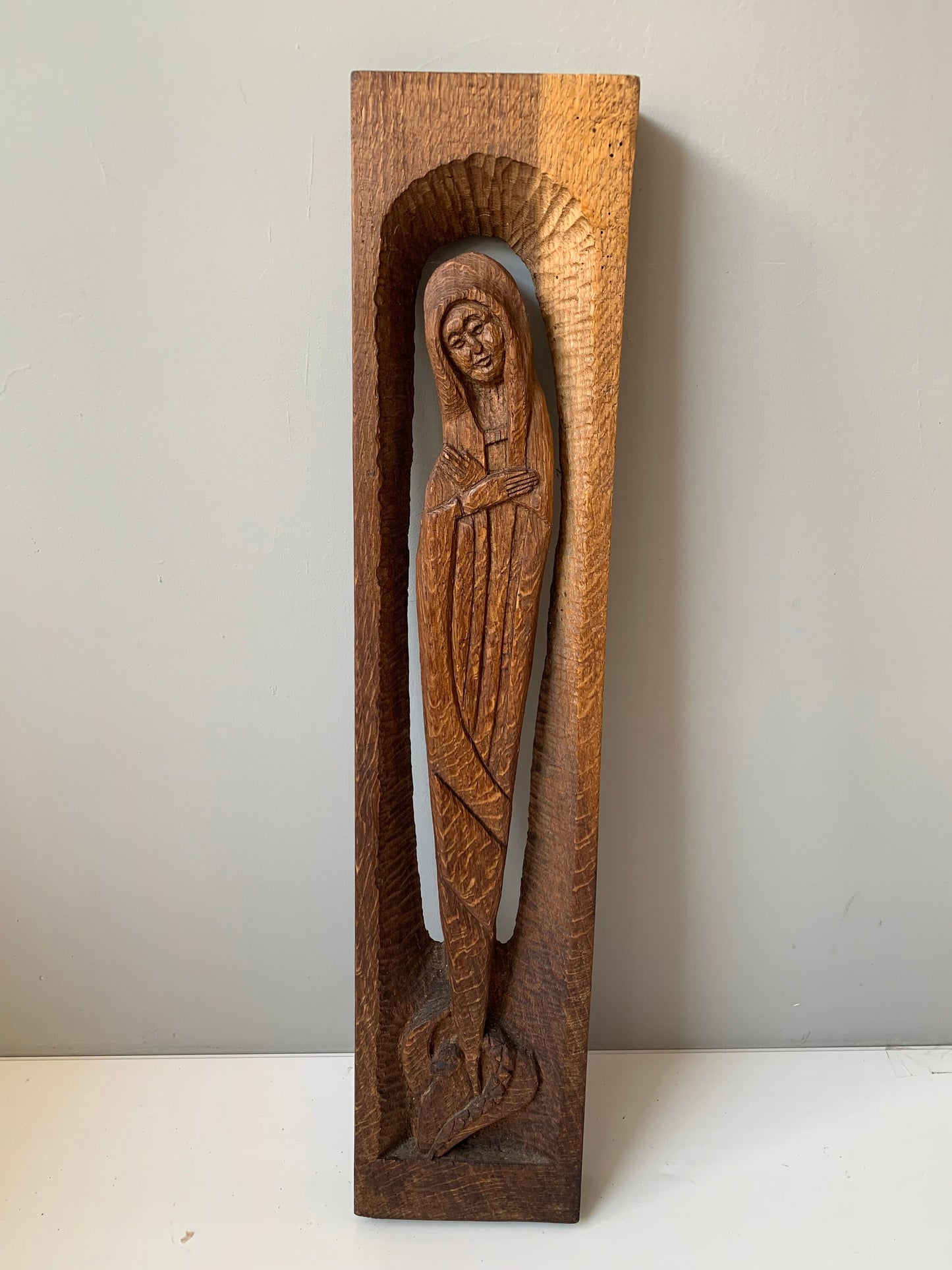 madonna art deco handcarved 70 cm grote Art Deco houtsnijwerk Madonna met slang bij voeten Genesis, holland