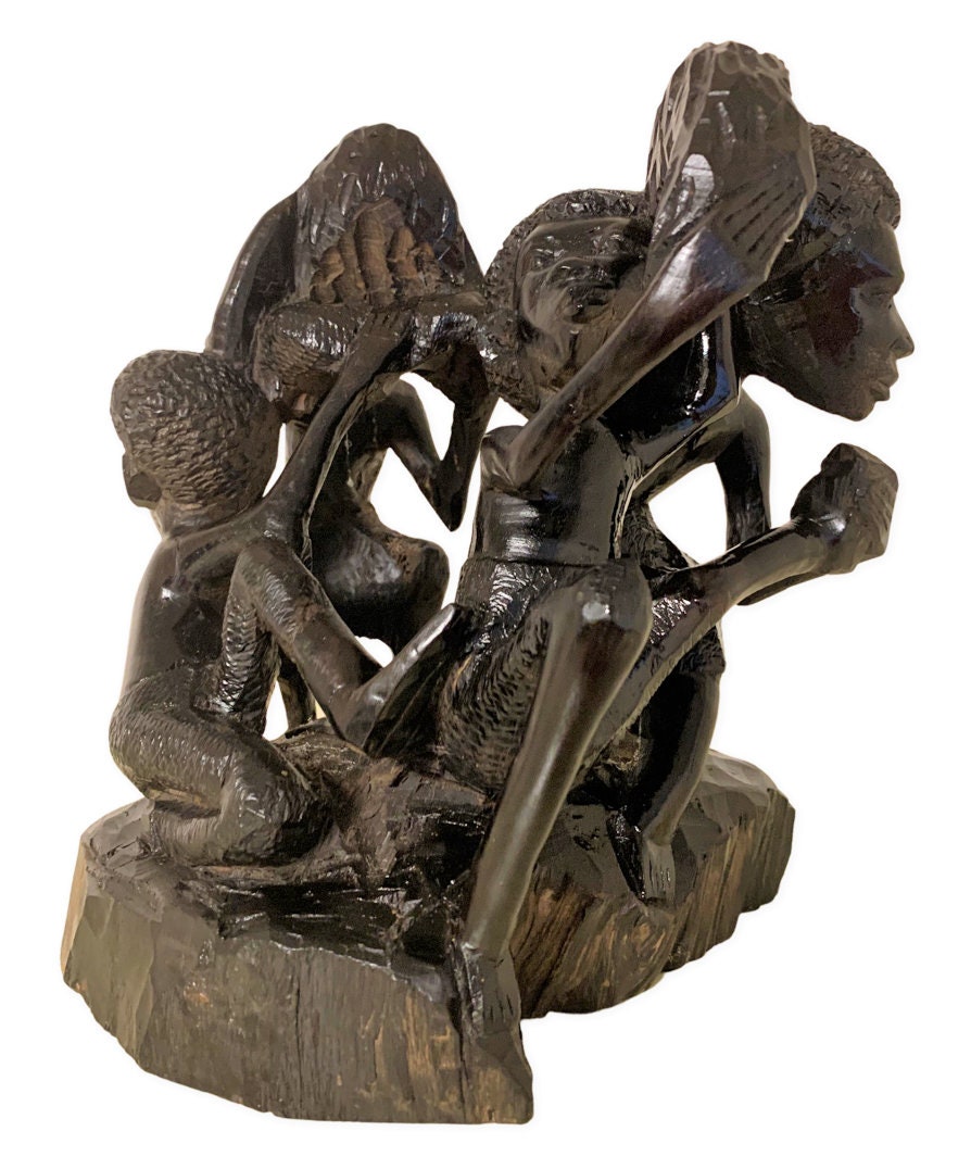 fraai massief surrealistisch beeld houtsnijwerk  gesneden uit een boomstronk  africa afrika antiek