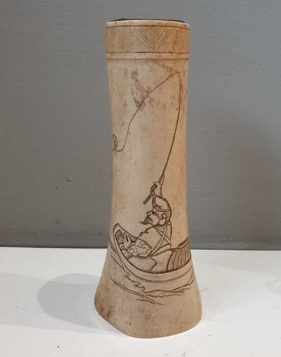 chinees antiek horn penselenbeker, china, pencil cup brush pot with fisherman