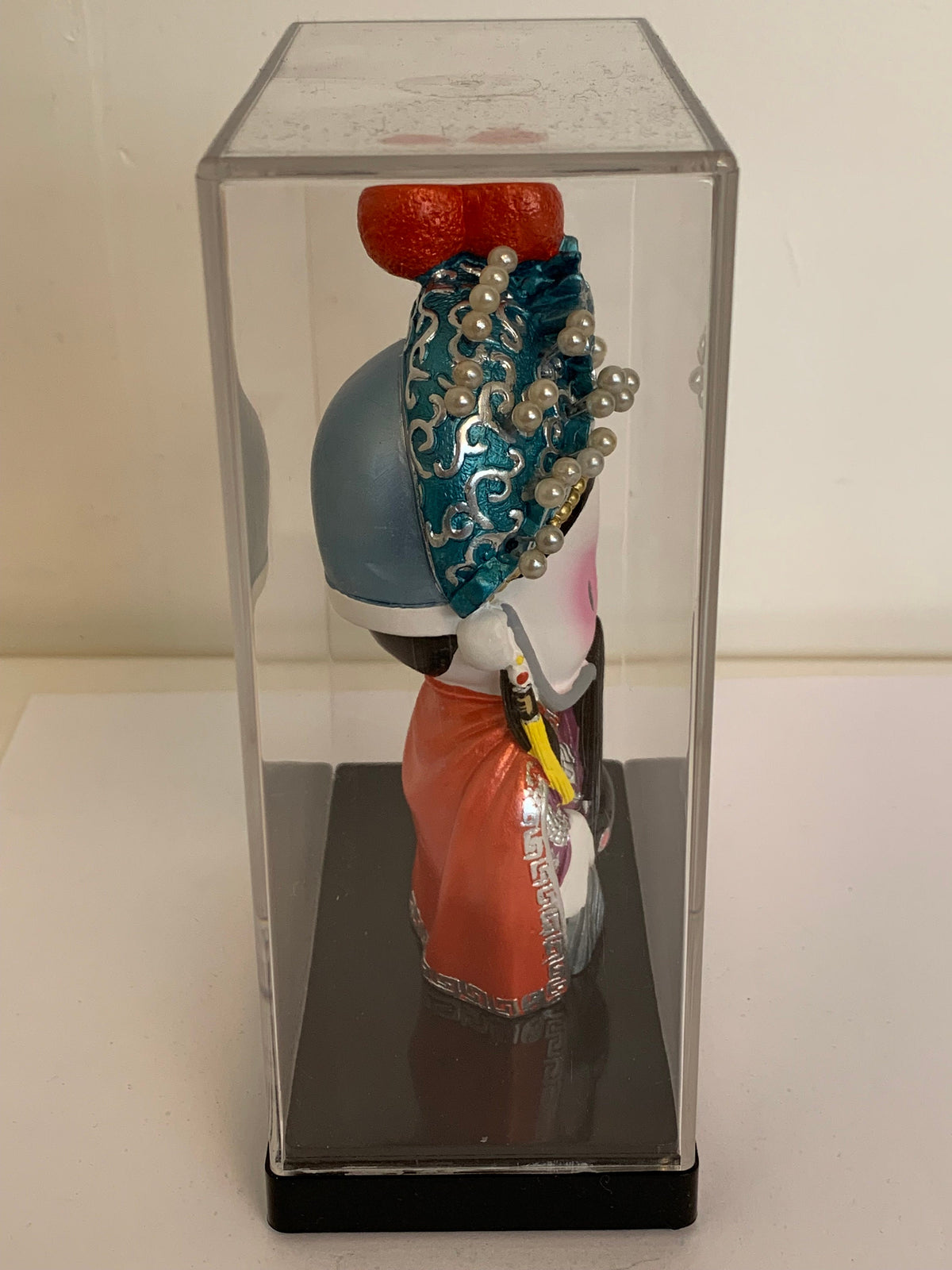 Vintage Chinese Opera pop in vitrine
