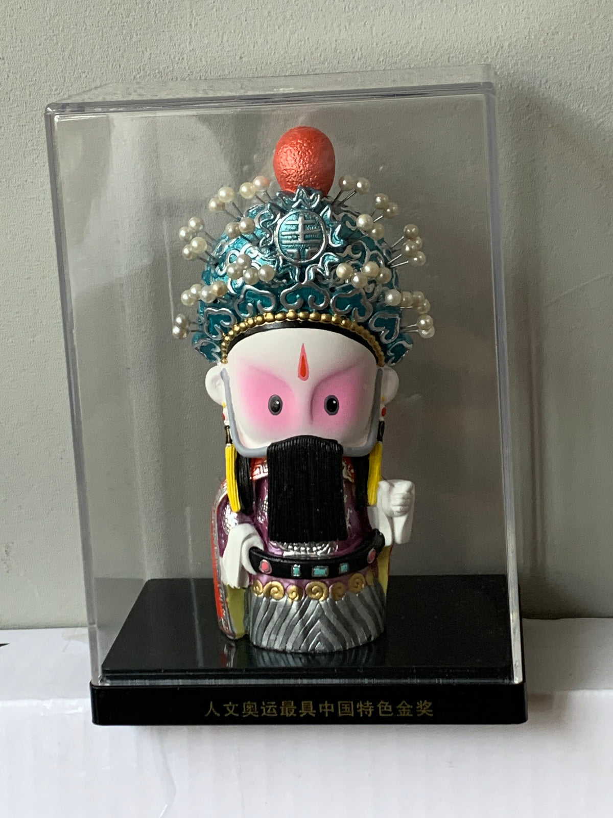 Vintage Chinese Opera pop in vitrine