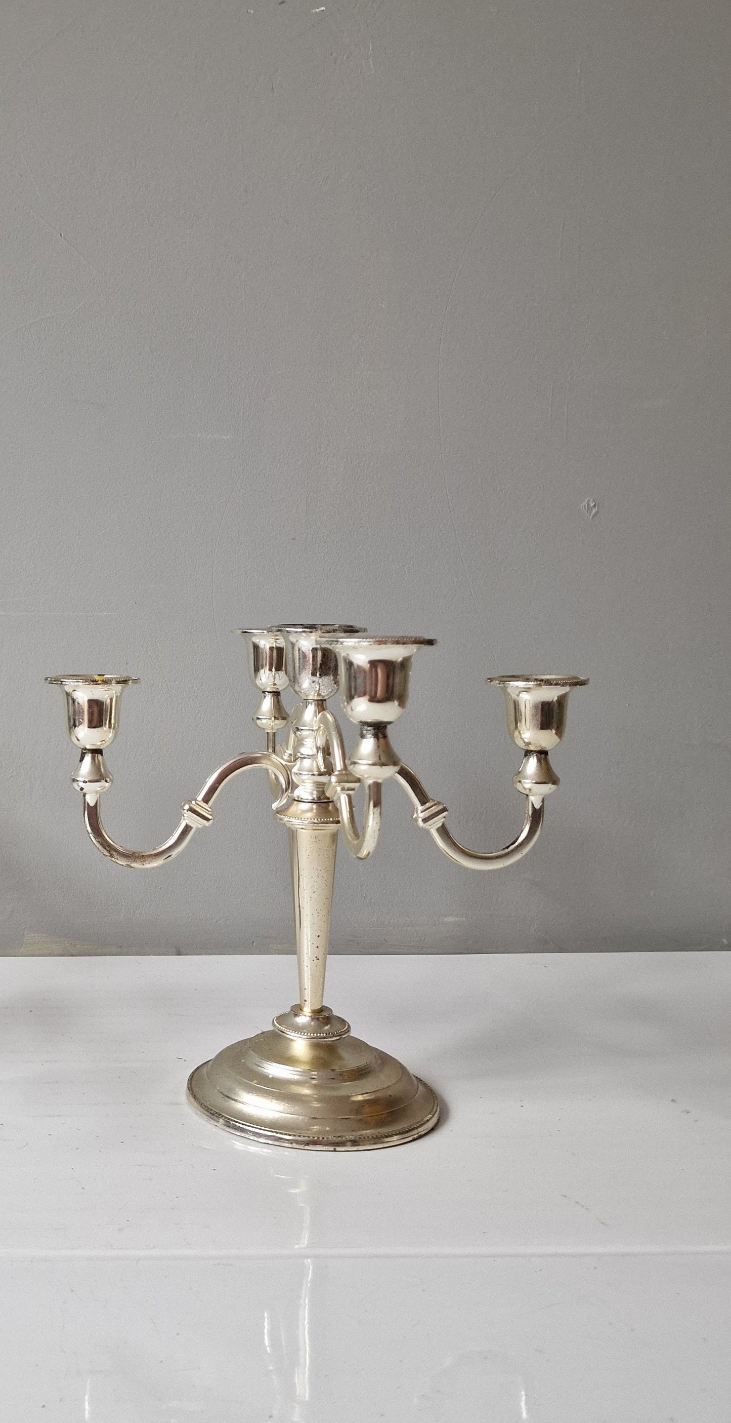 Art Deco Hollandse tafelkandelaar voor 5 kaarsen met parelrand, midcentury