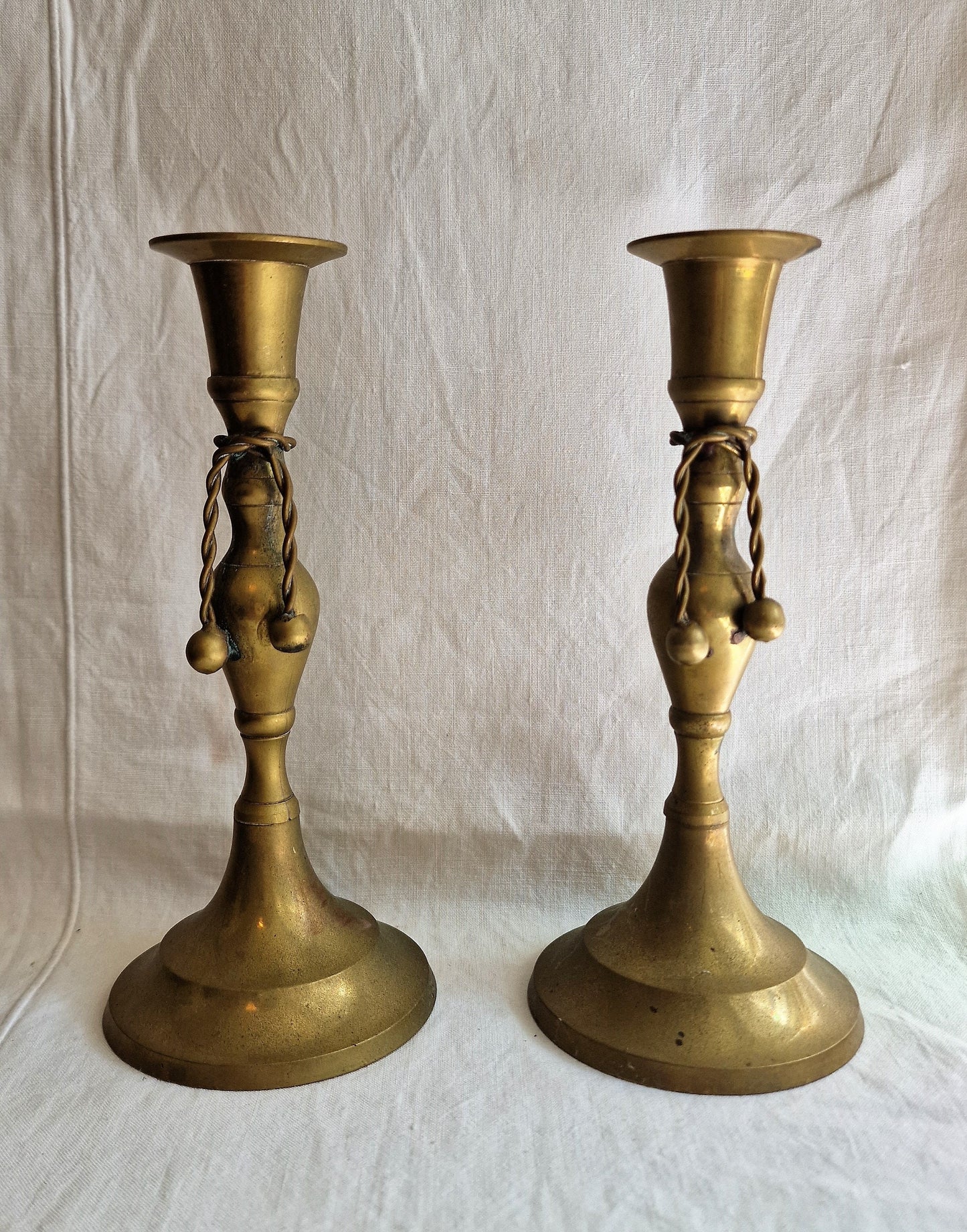 stel antieke kandelaars. Victorian, ca 1910, authentic antique candlesticks
