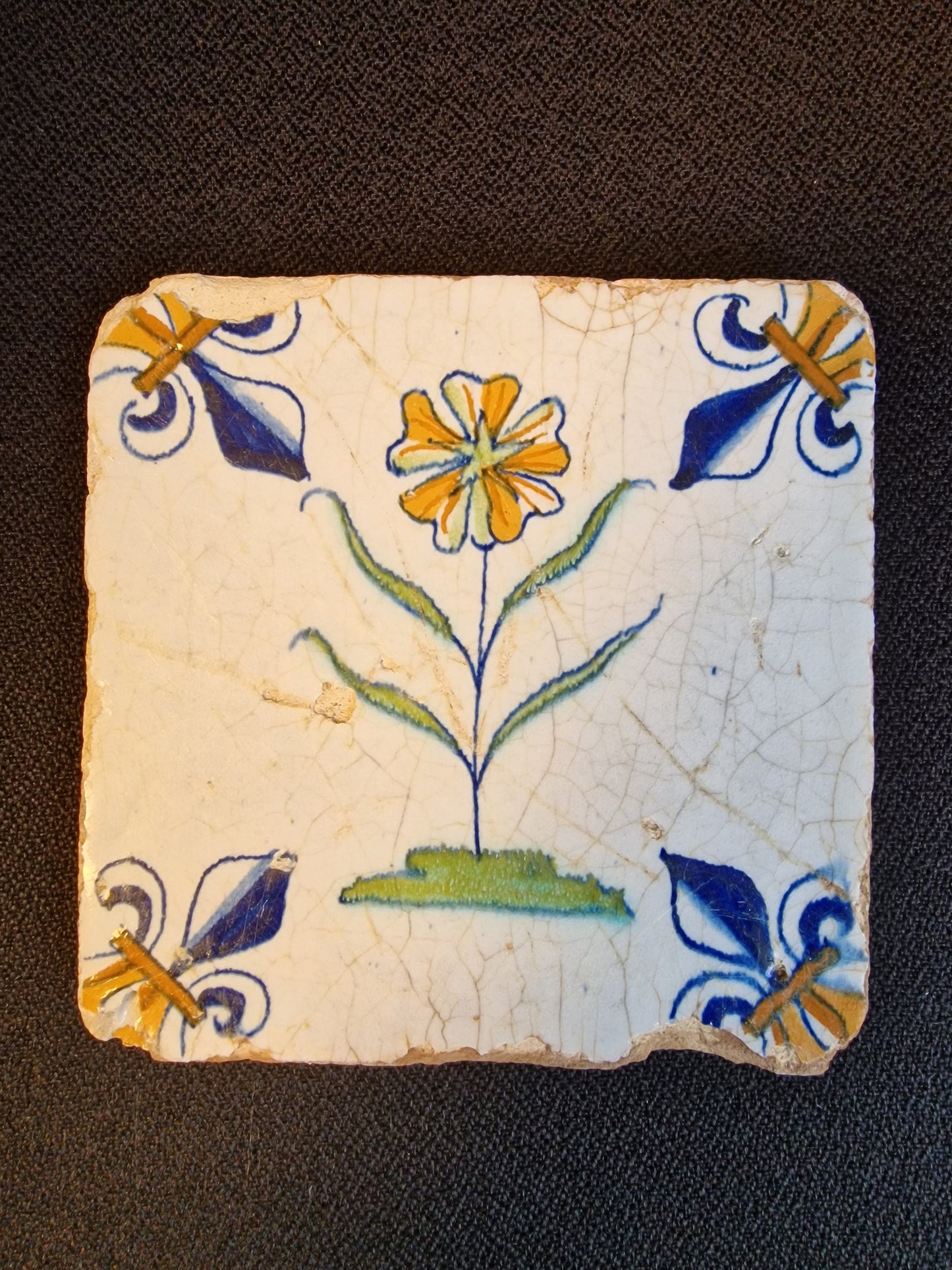 dutch flower  Gouda rare delft polychrome tile, 1620