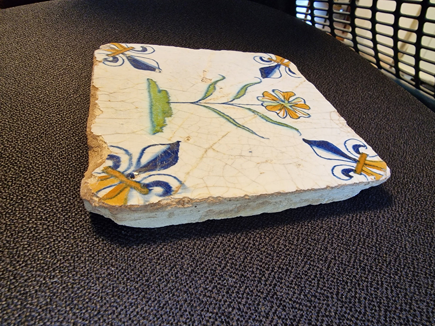 dutch flower  Gouda rare delft polychrome tile, 1620