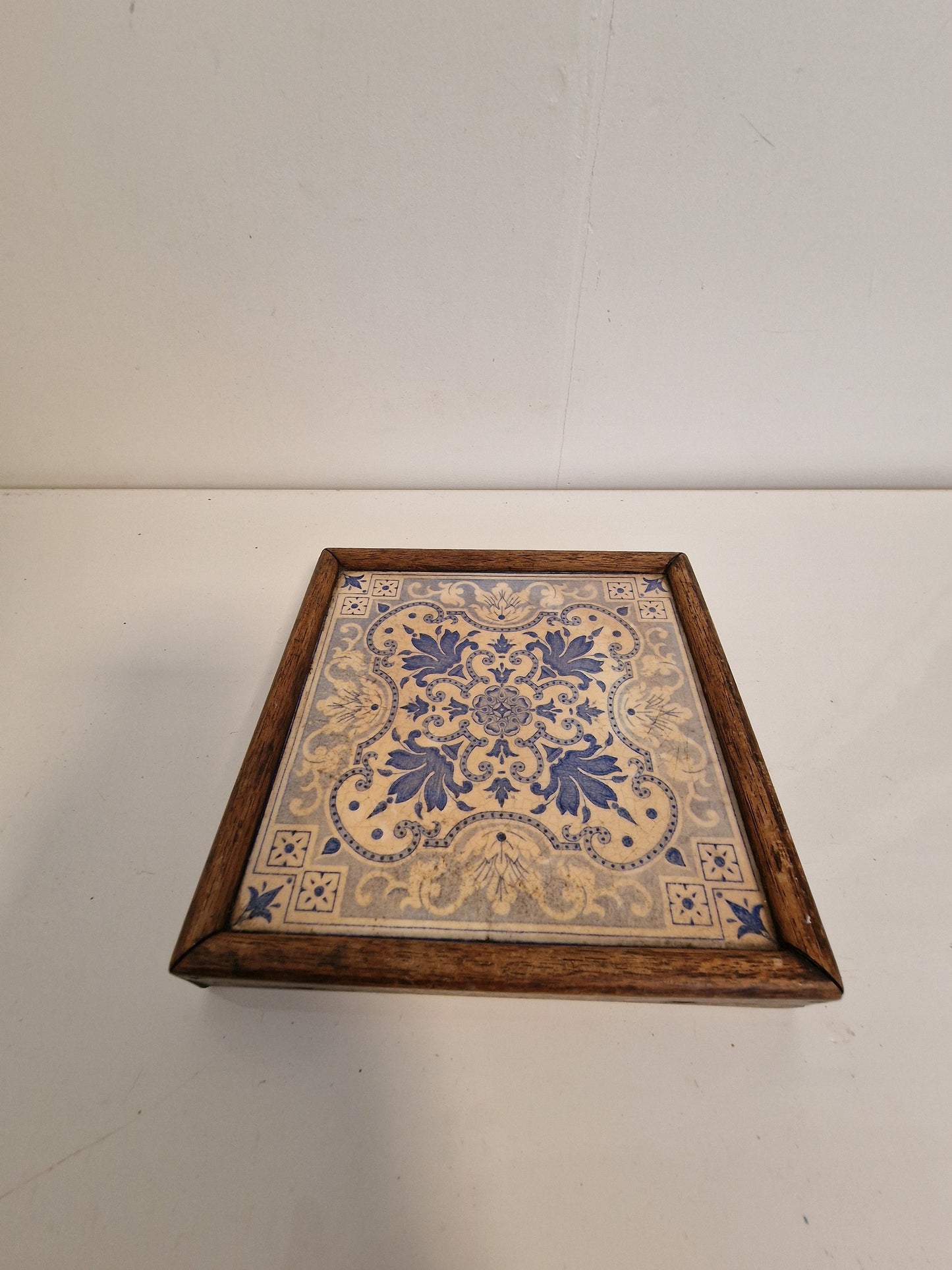 Art Nouveau Ceramic Tile Coaster in Wood Frame, UK Arts Crafts, ca 1900