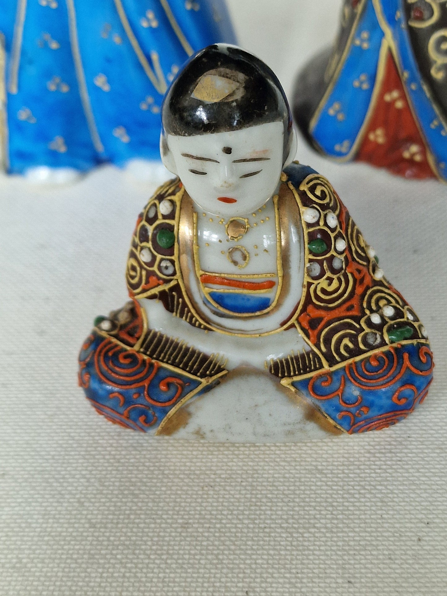 Schattige Antieke Oude Japanse Satsuma kleine Moriage porseleinen Boeddha Beeldjes, porcelain japanese figurines
