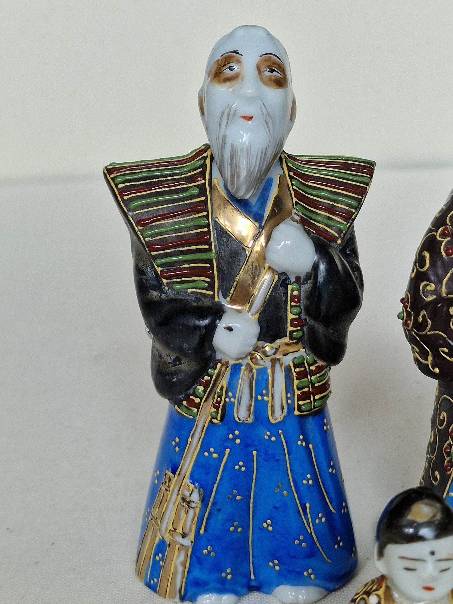 Schattige Antieke Oude Japanse Satsuma kleine Moriage porseleinen Boeddha Beeldjes, porcelain japanese figurines