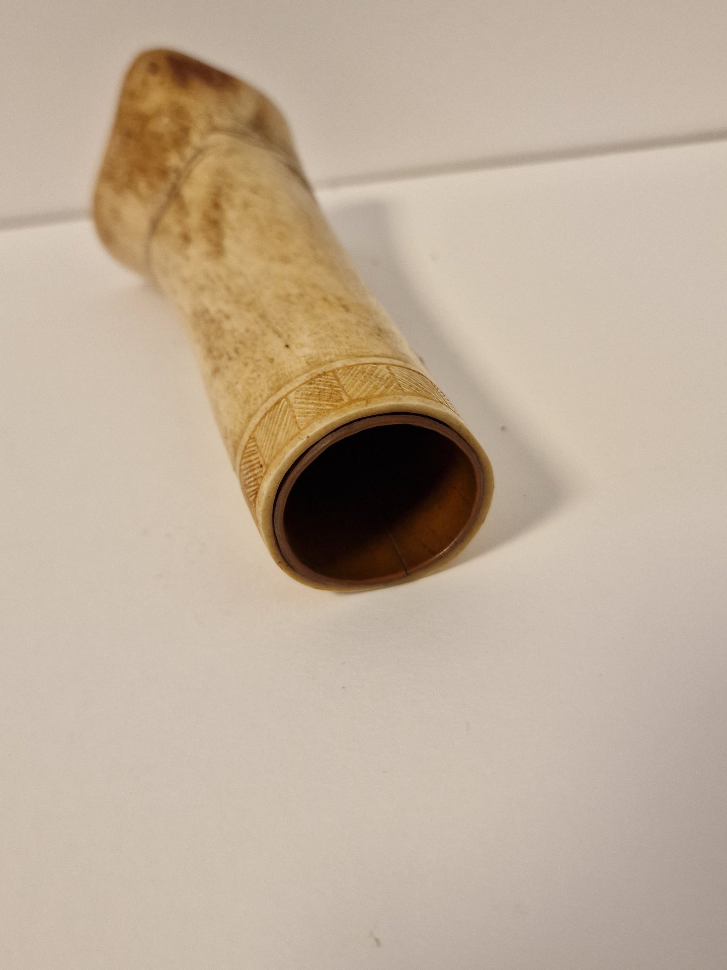 chinees antiek horn penselenbeker, china, pencil cup brush pot with fisherman