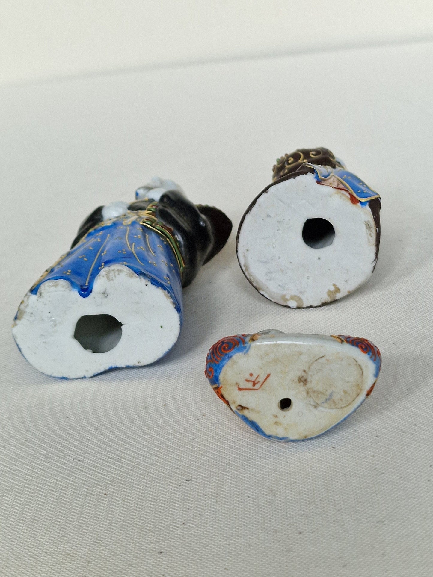 Schattige Antieke Oude Japanse Satsuma kleine Moriage porseleinen Boeddha Beeldjes, porcelain japanese figurines