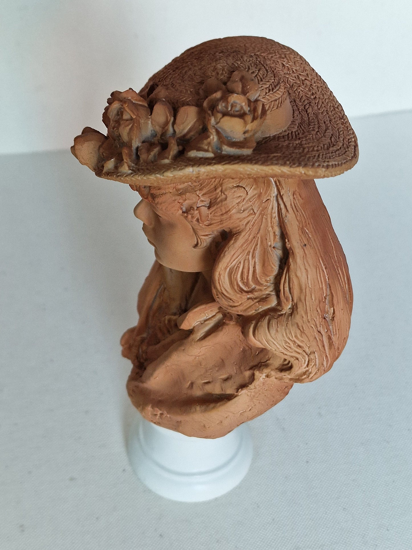 Buste van Rodin, meisje met rozen op haar hoed, mouseion museum makers, with coa