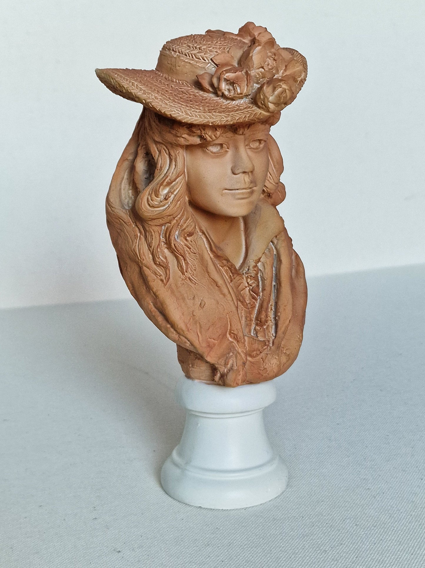 Buste van Rodin, meisje met rozen op haar hoed, mouseion museum makers, with coa