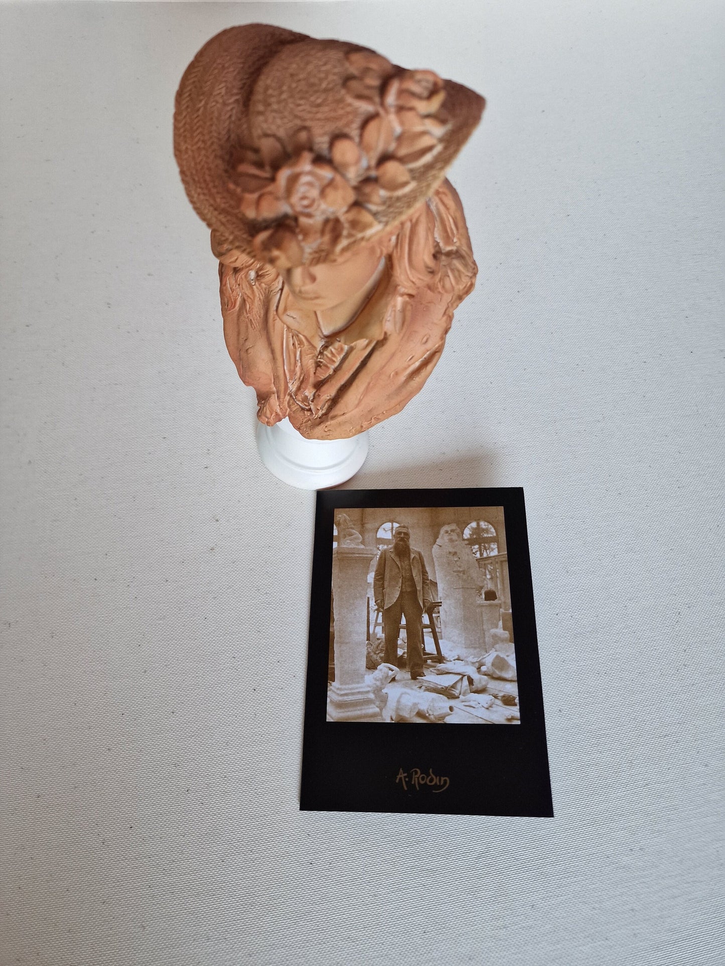 Buste van Rodin, meisje met rozen op haar hoed, mouseion museum makers, with coa