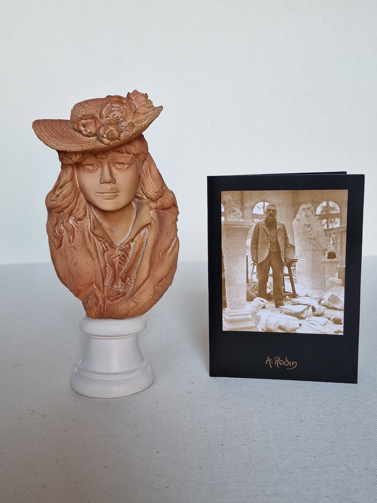 Buste van Rodin, meisje met rozen op haar hoed, mouseion museum makers, with coa