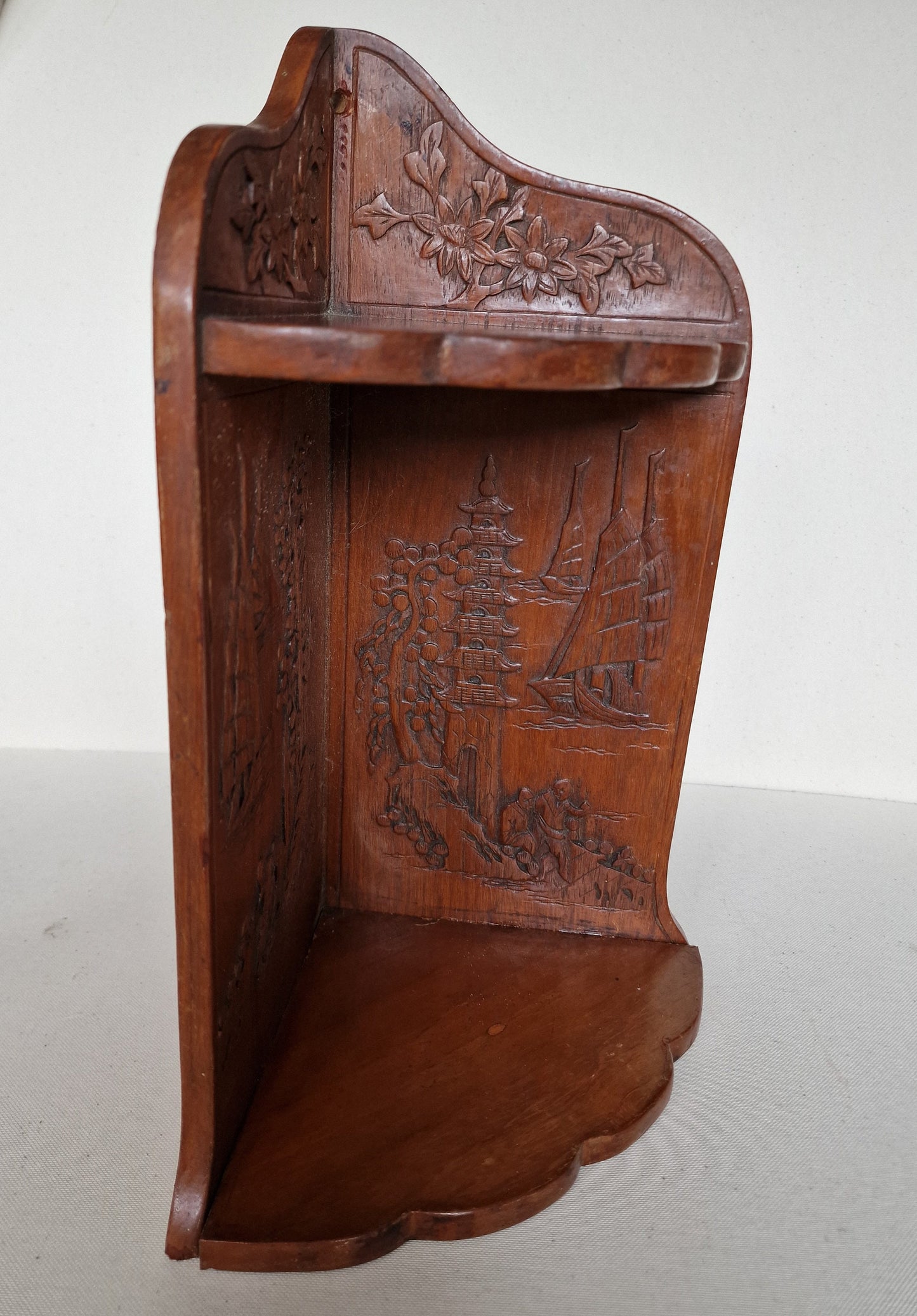oud hoek huisaltaartje, tempel, mandir punji, punja gebedshuis