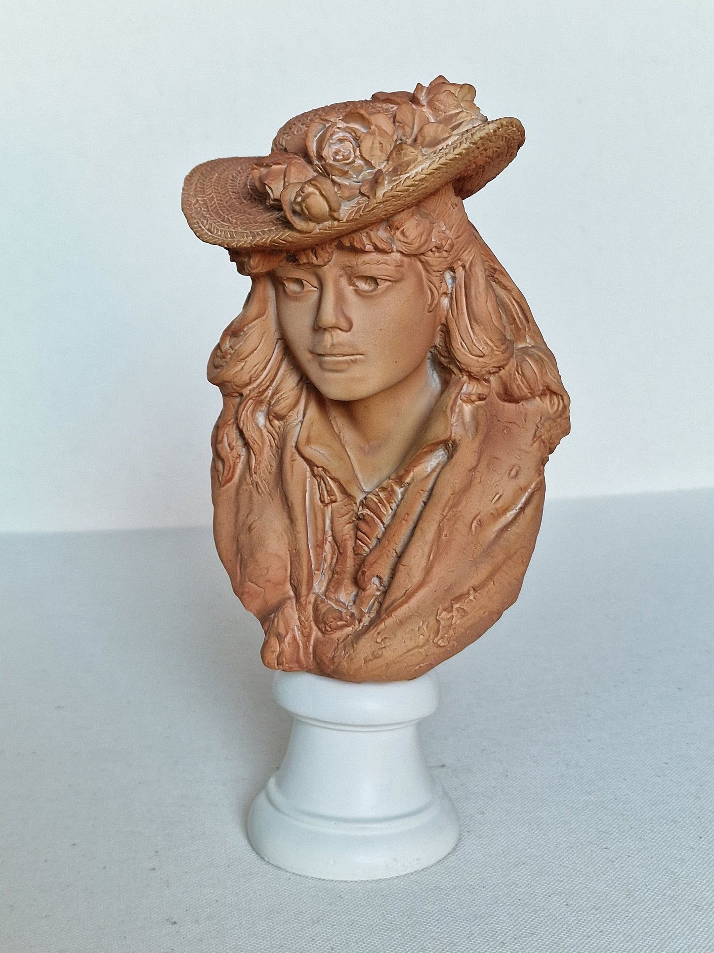 Buste van Rodin, meisje met rozen op haar hoed, mouseion museum makers, with coa