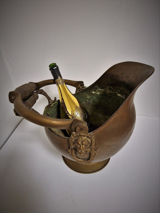 antique Cachepot annex champagne koeler leeuwenkoppen, dutch antique with lionhead and shell ornaments, winecooler, champagnecooler, copper