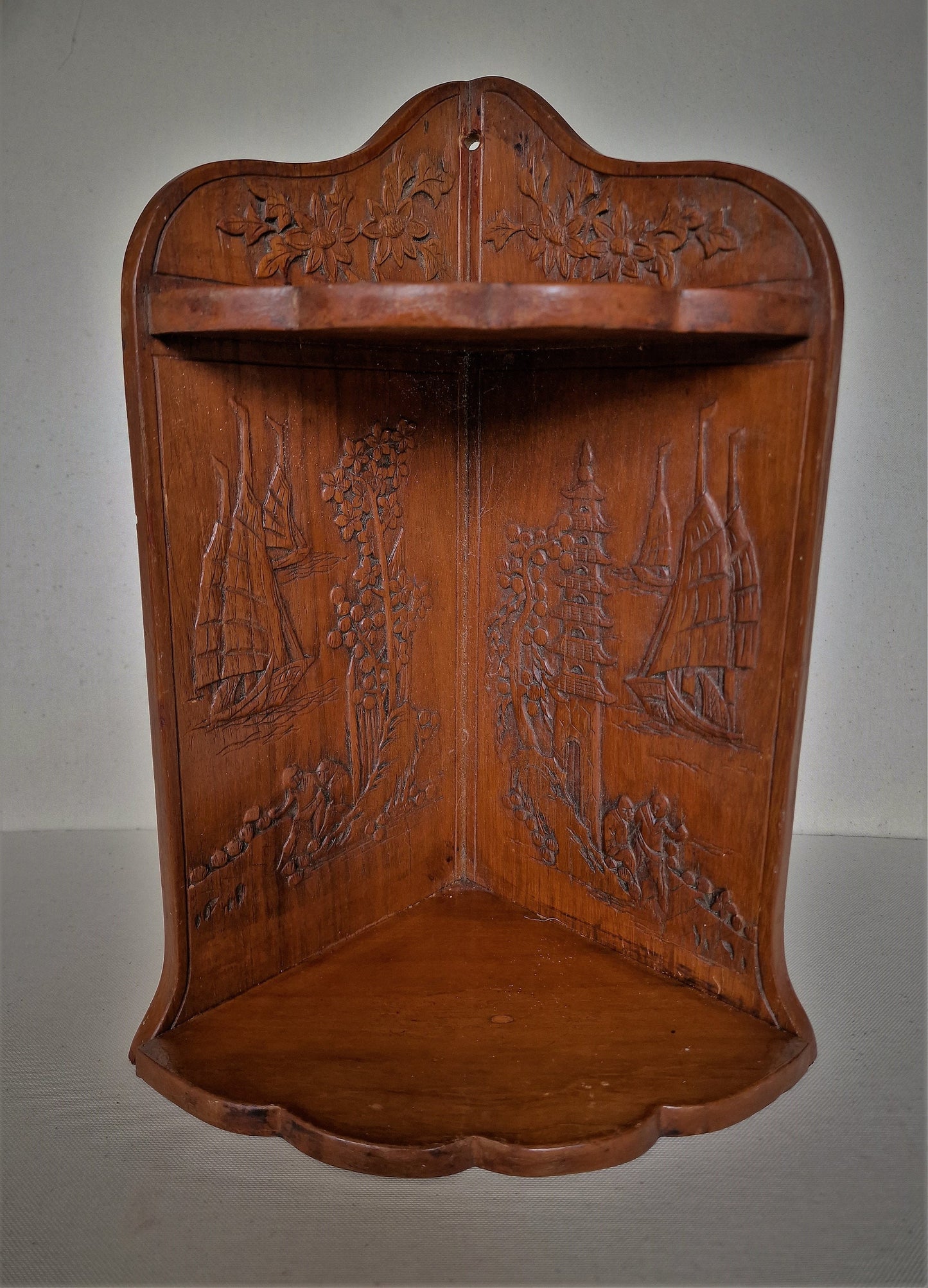 oud hoek huisaltaartje, tempel, mandir punji, punja gebedshuis