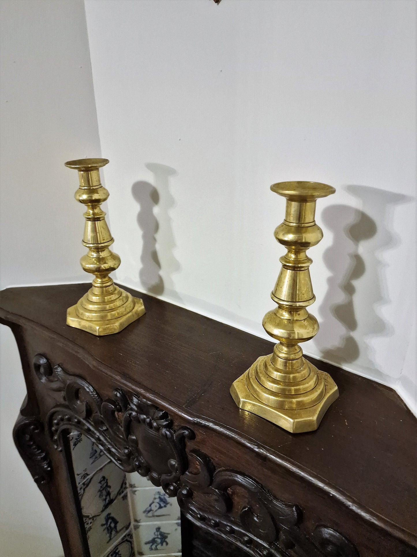 Arts and Crafts kandelaars, brass , can hold waxine