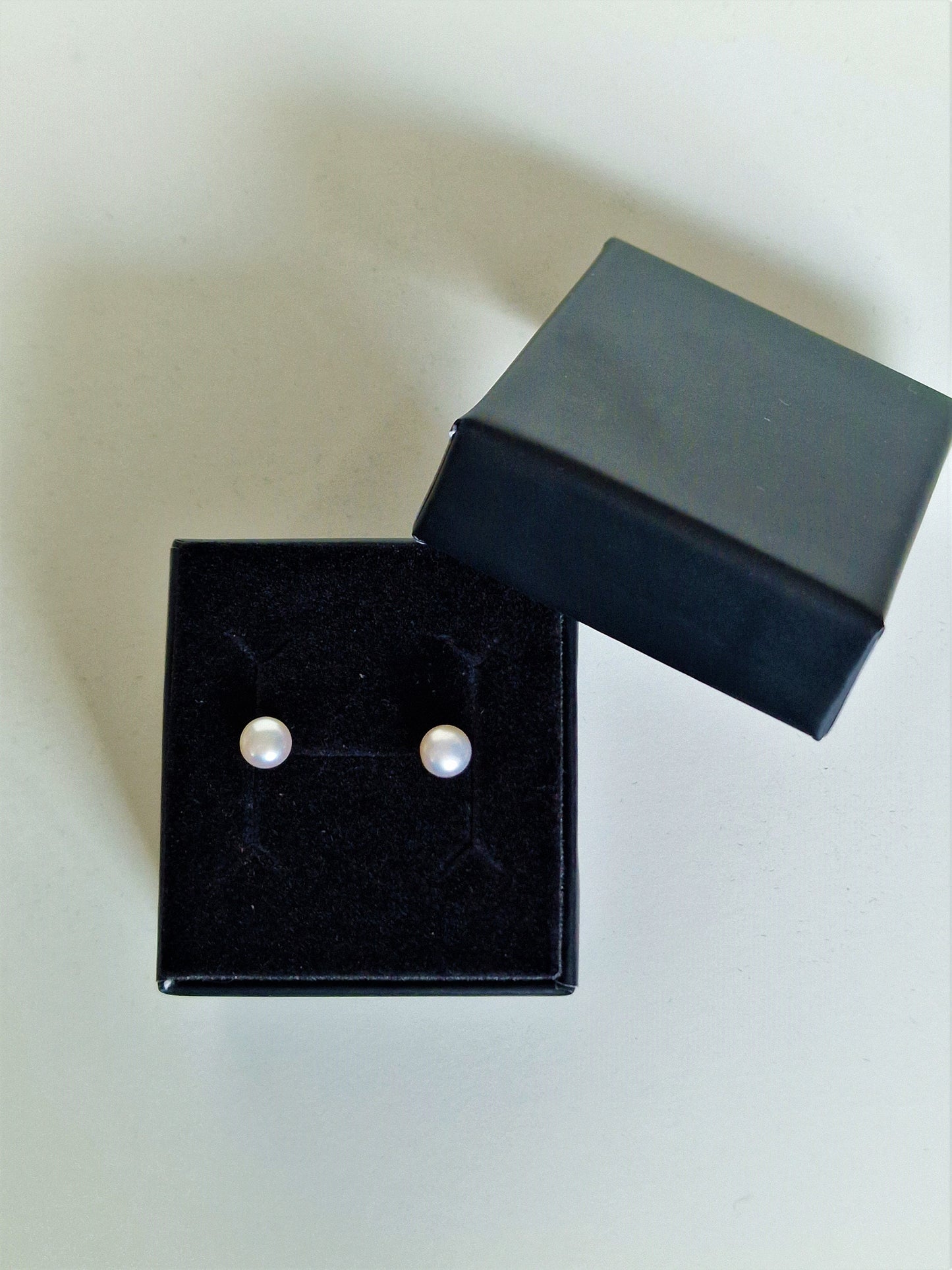 18k Yellow Gold Pearl Stud Earrings, 750 Gold
