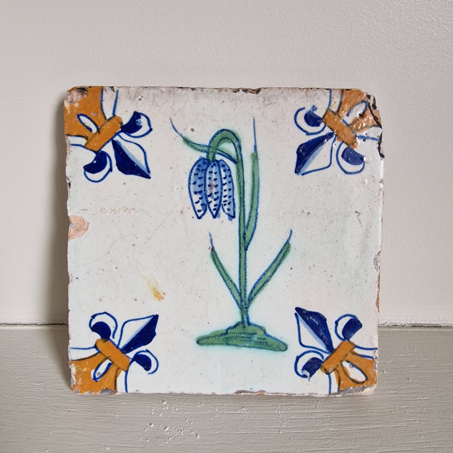 dutch flower  Gouda rare delft polychrome tile, 1620, fritillary 17th century Holland tile
