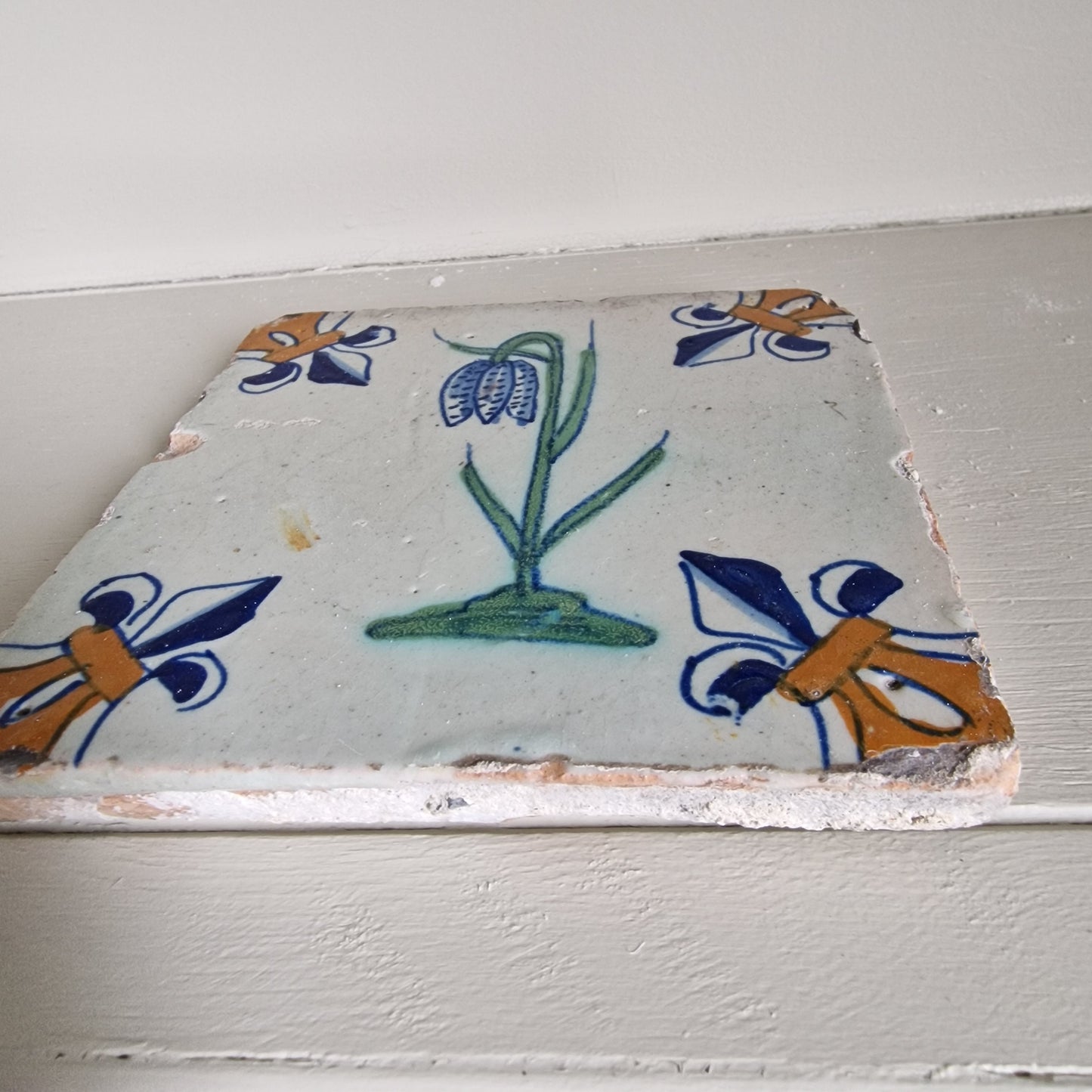 dutch flower  Gouda rare delft polychrome tile, 1620, fritillary 17th century Holland tile