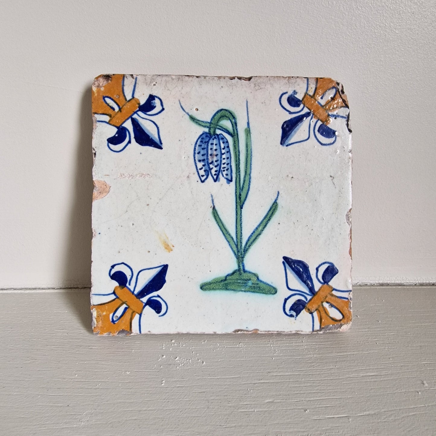 dutch flower  Gouda rare delft polychrome tile, 1620, fritillary 17th century Holland tile