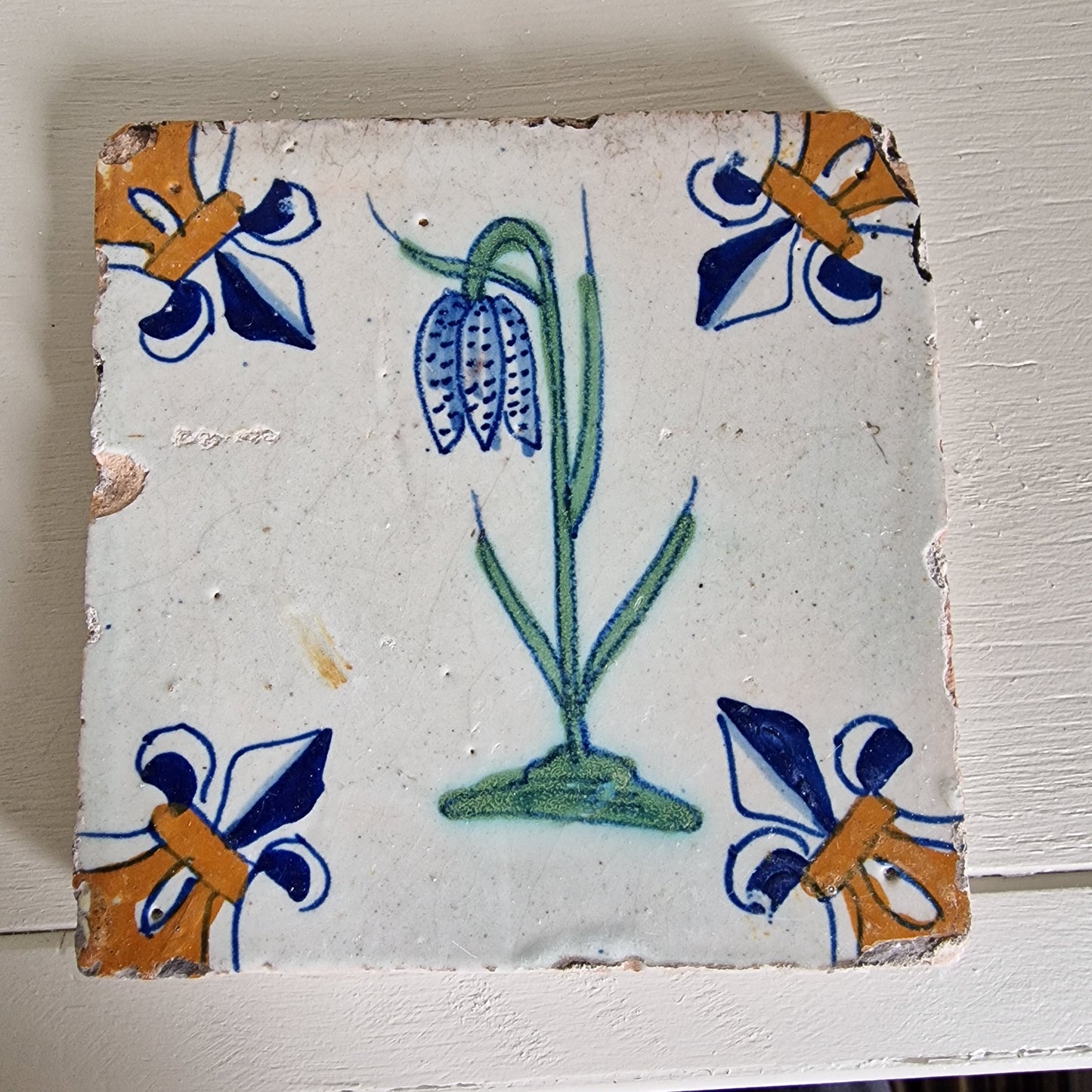 dutch flower  Gouda rare delft polychrome tile, 1620, fritillary 17th century Holland tile