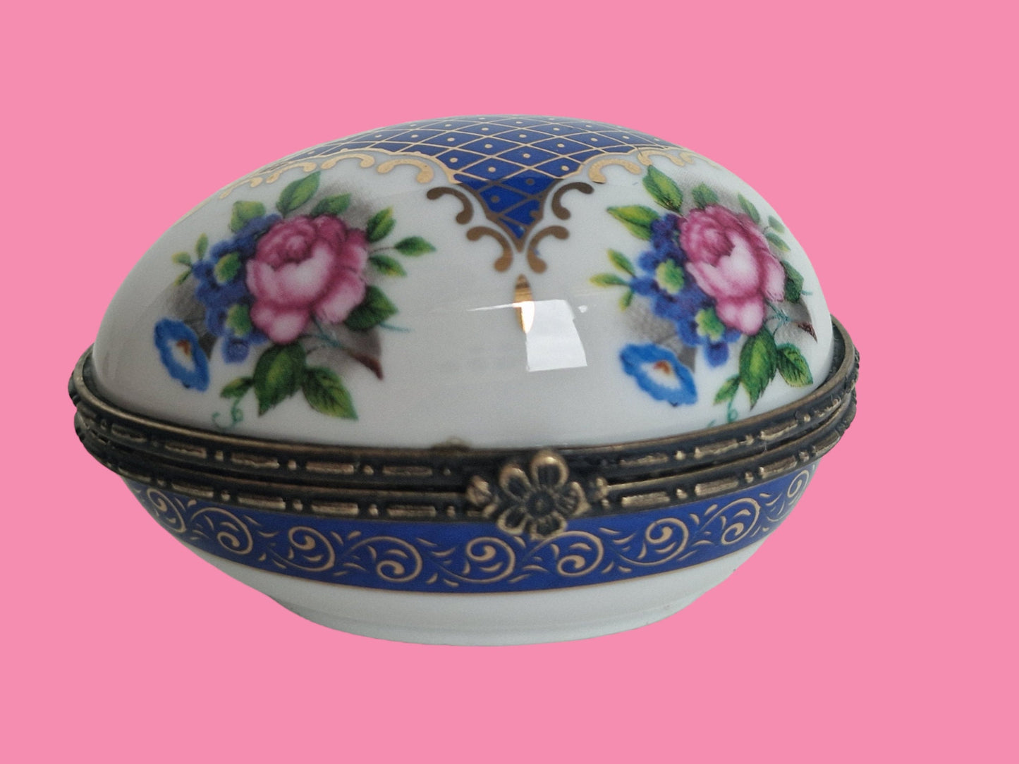 Oc & Co. Ltd Staffordshire - Fabergé style porcelain Gold Trim Egg Box with romantic roses