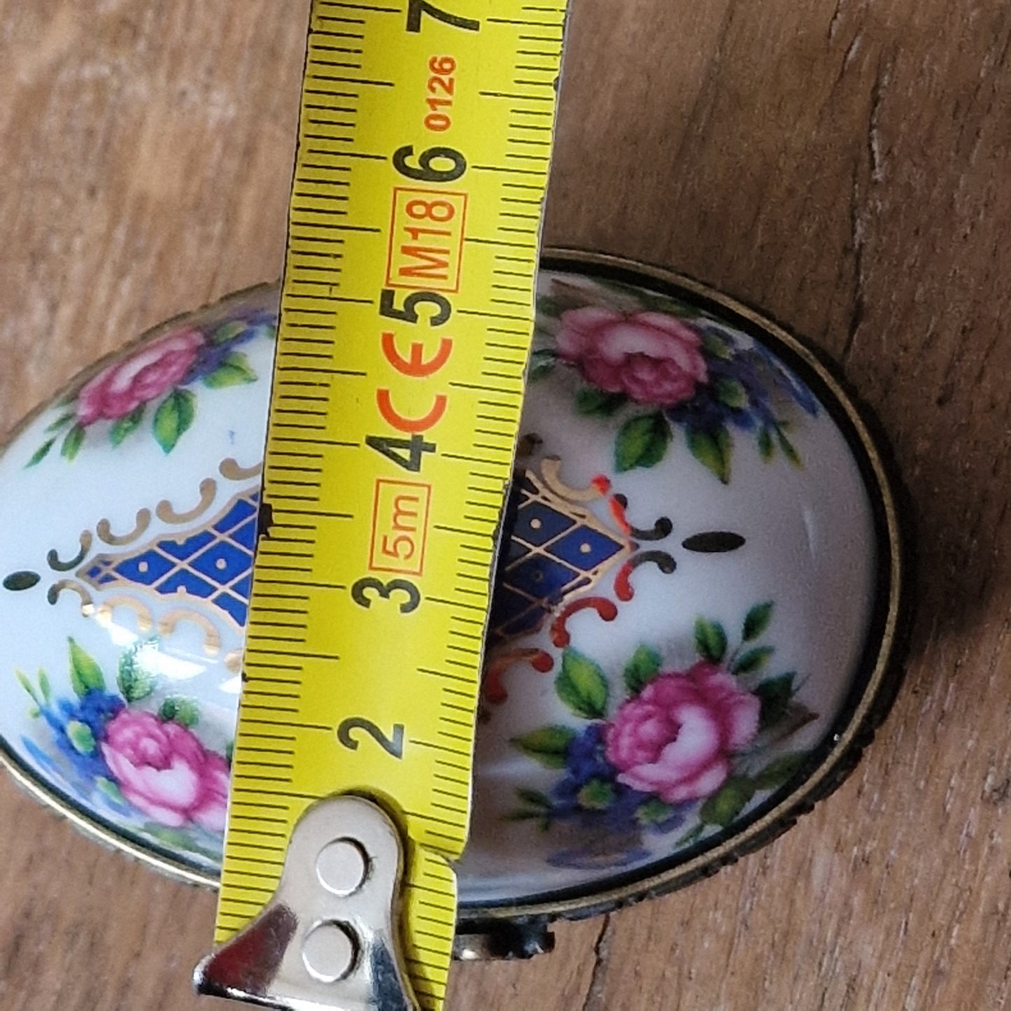 Oc & Co. Ltd Staffordshire - Fabergé style porcelain Gold Trim Egg Box with romantic roses