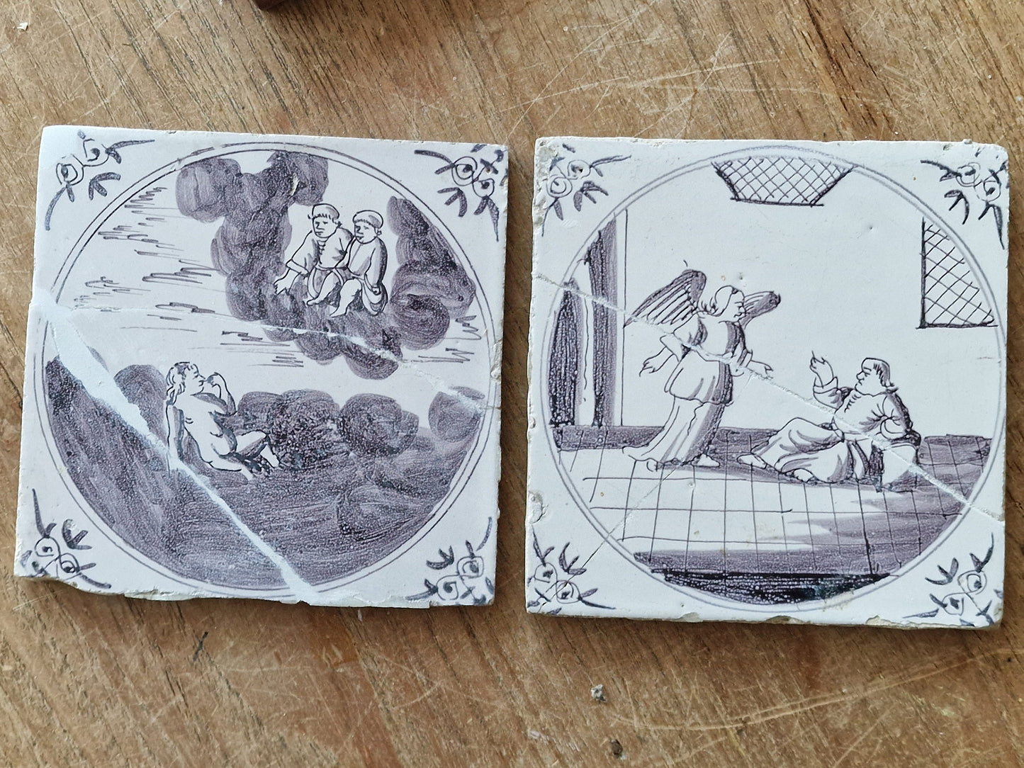 Nederlands antiek -  mangaan - 2 tegels met bijbelse voorstelling bible biblical