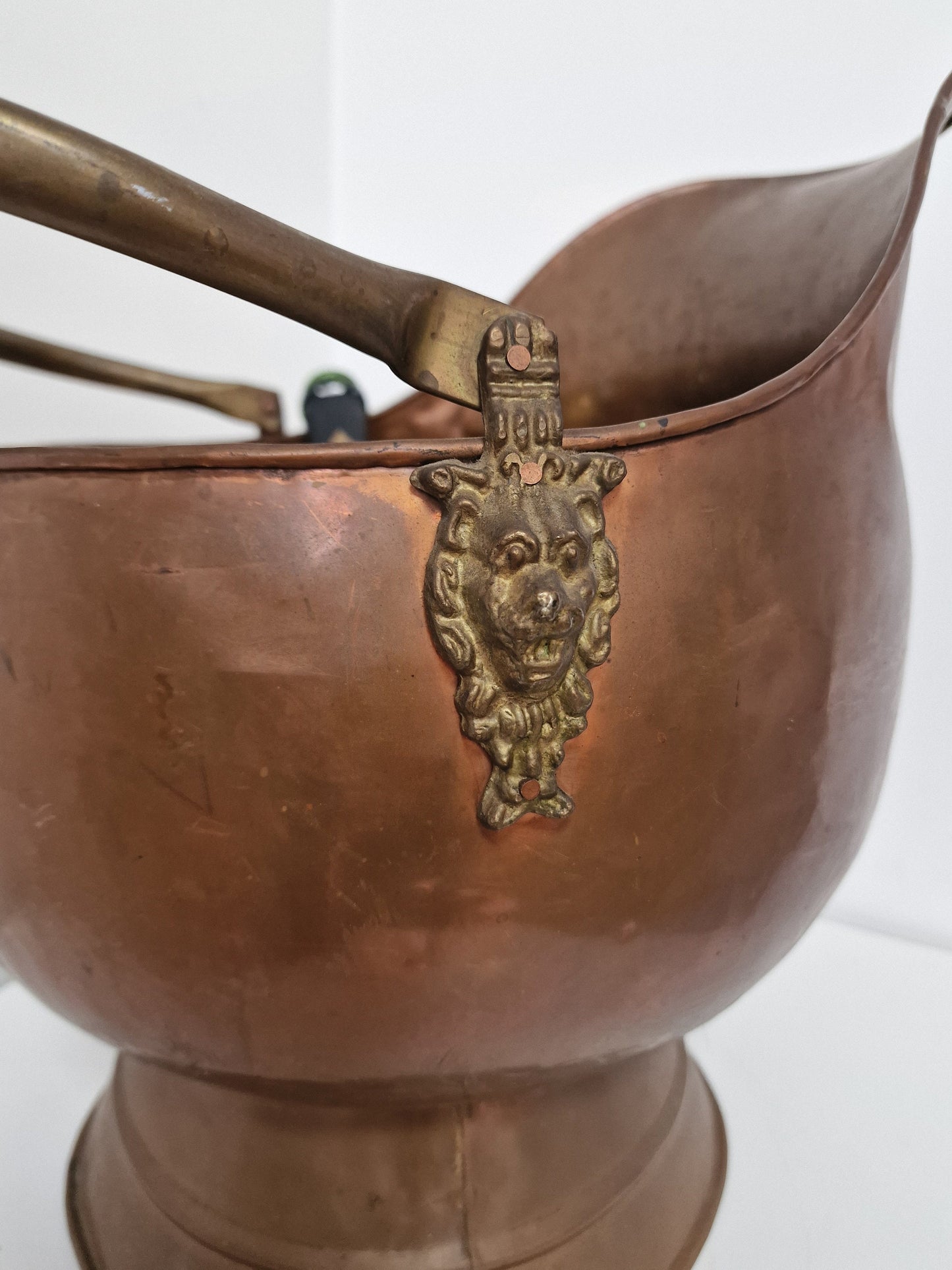 Antique Red Copper Champagne Wine Cooler, Delft Handles, Lion Heads, ca 1900 ice bucket